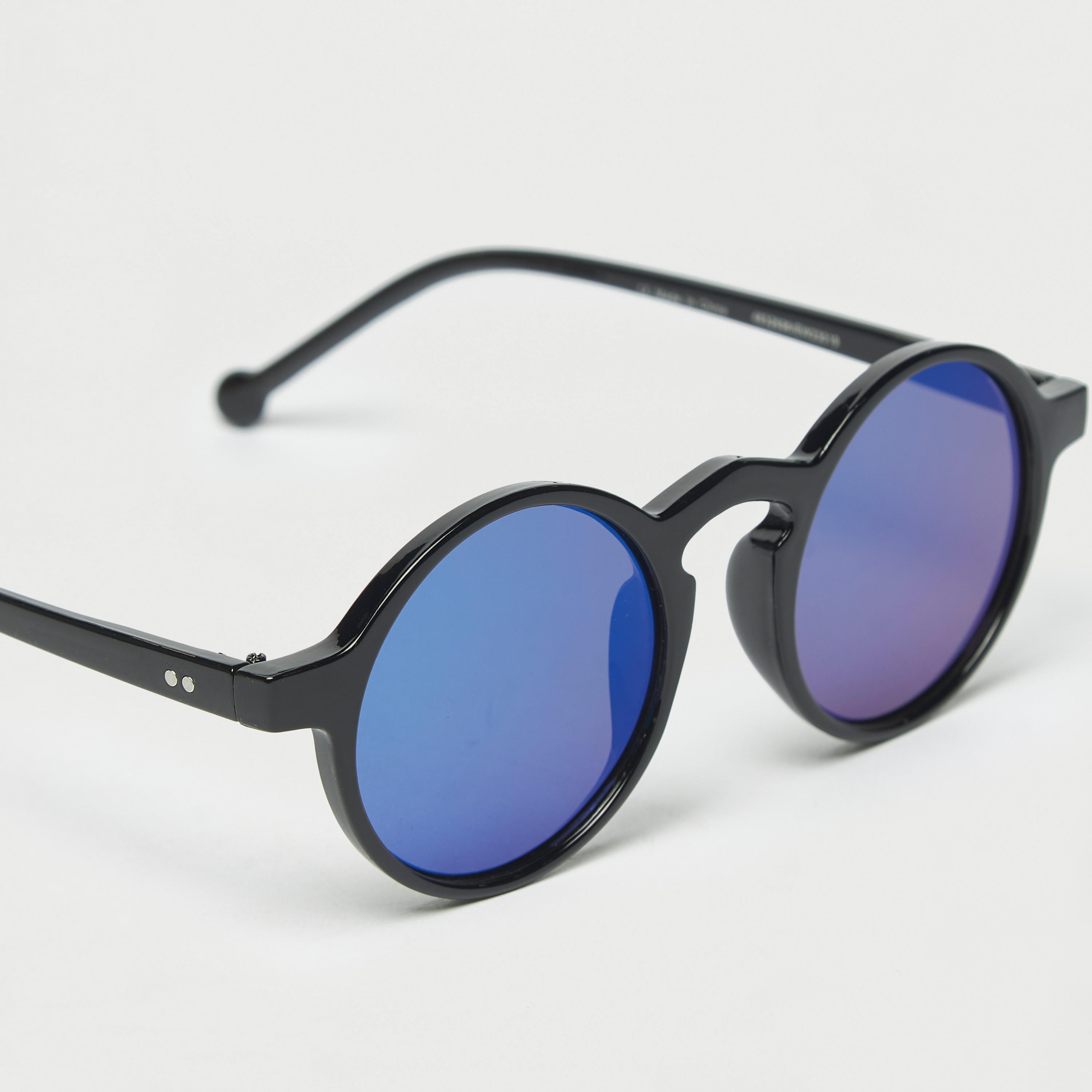 نظارة شمسية بإطار كامل وعدسات ملوّنة-men-sunglasses-image-1