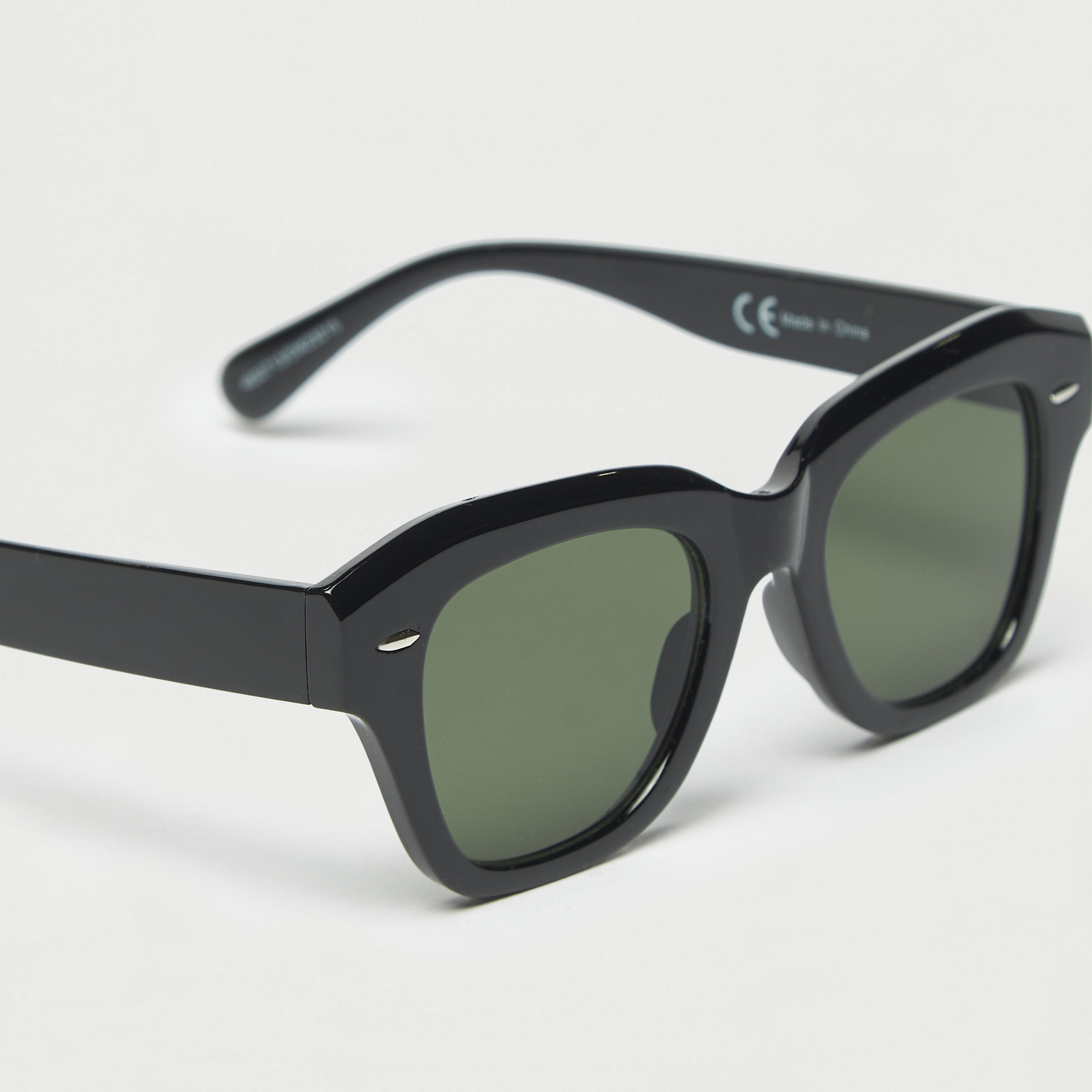 نظارة شمسية بإطار كامل وعدسات ملوّنة-men-sunglasses-image-4
