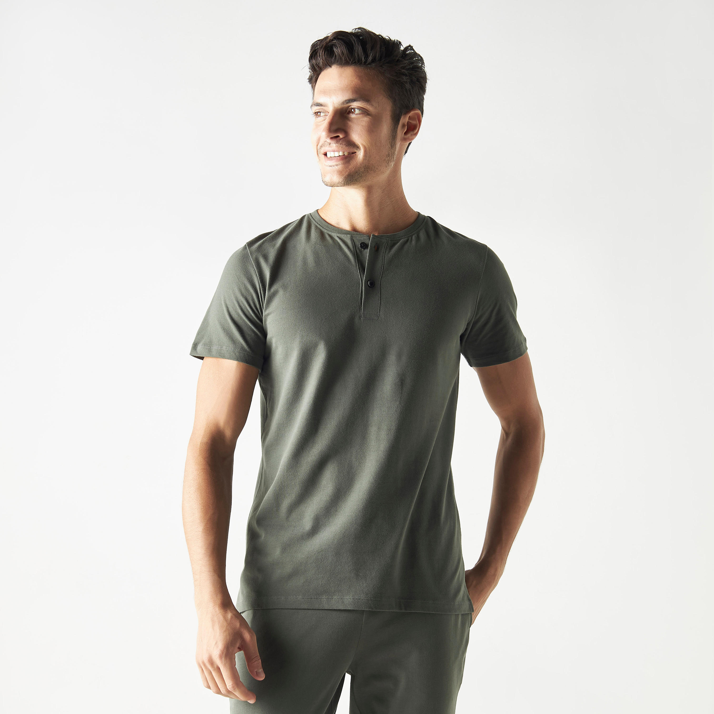 طقم بنطلون بيجاما وتيشيرت سادة وياقة هينلي-men-clothing-nightwear-sets-image-4