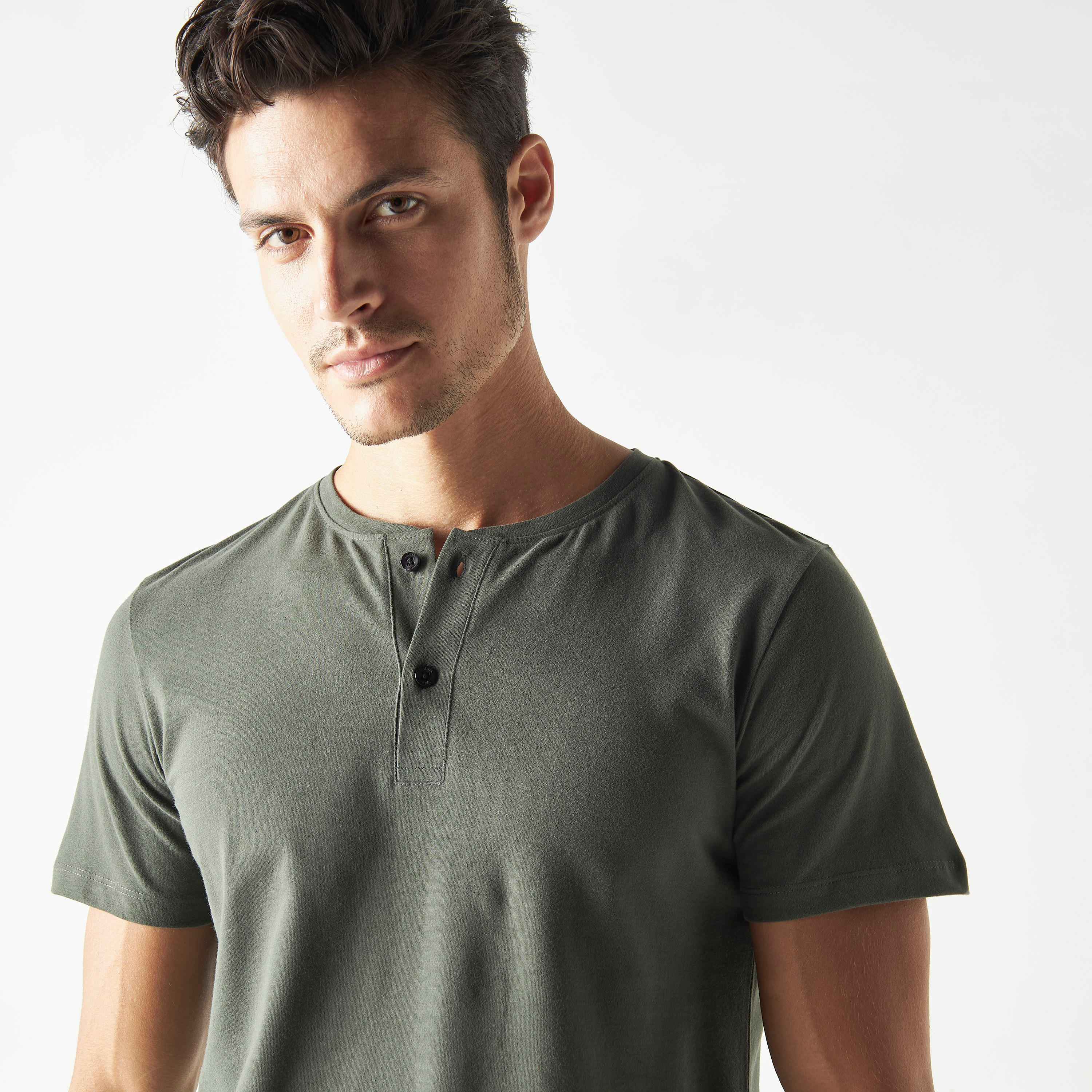طقم بنطلون بيجاما وتيشيرت سادة وياقة هينلي-men-clothing-nightwear-sets-image-1