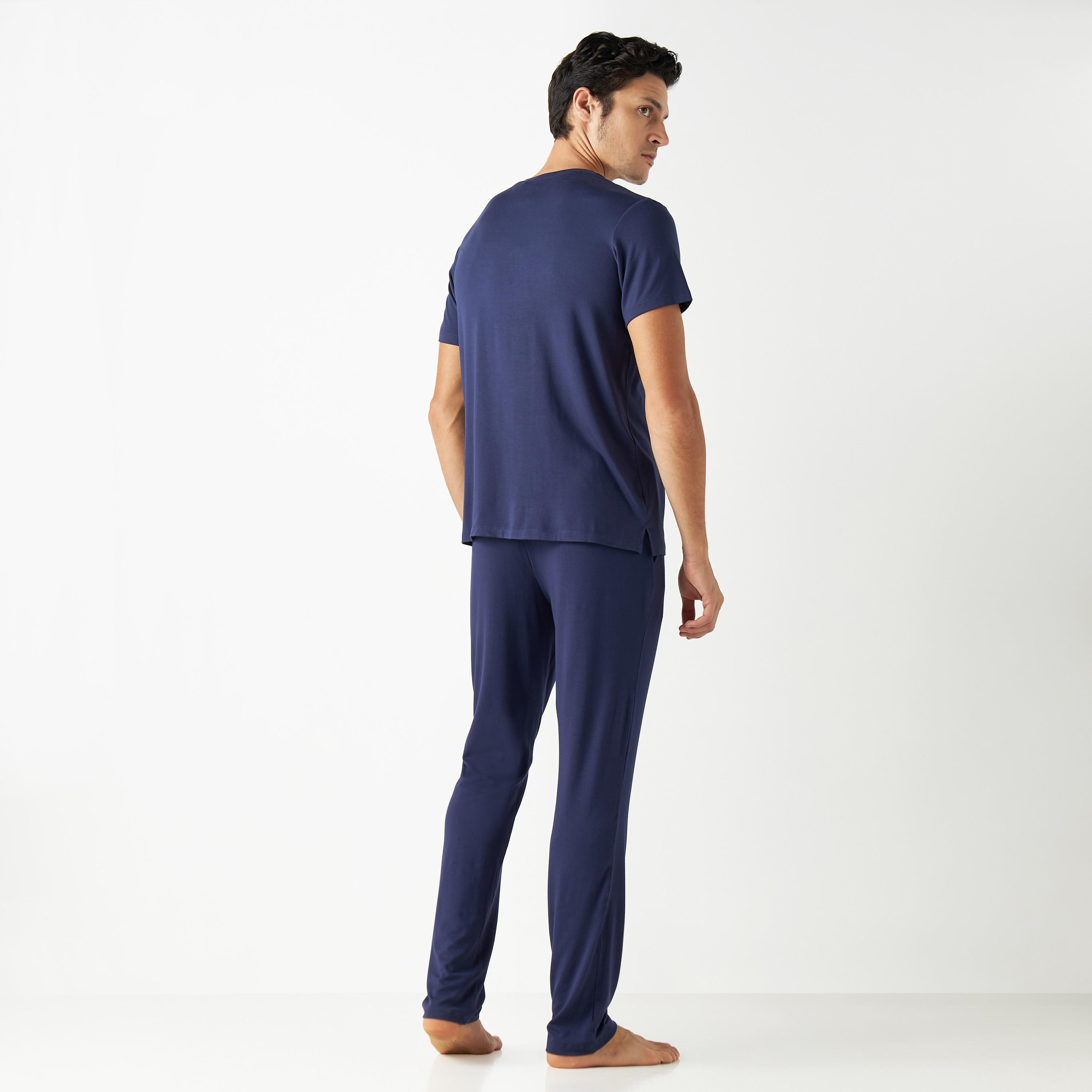 طقم بنطلون بيجاما وتيشيرت بياقة V-men-clothing-nightwear-sets-image-2