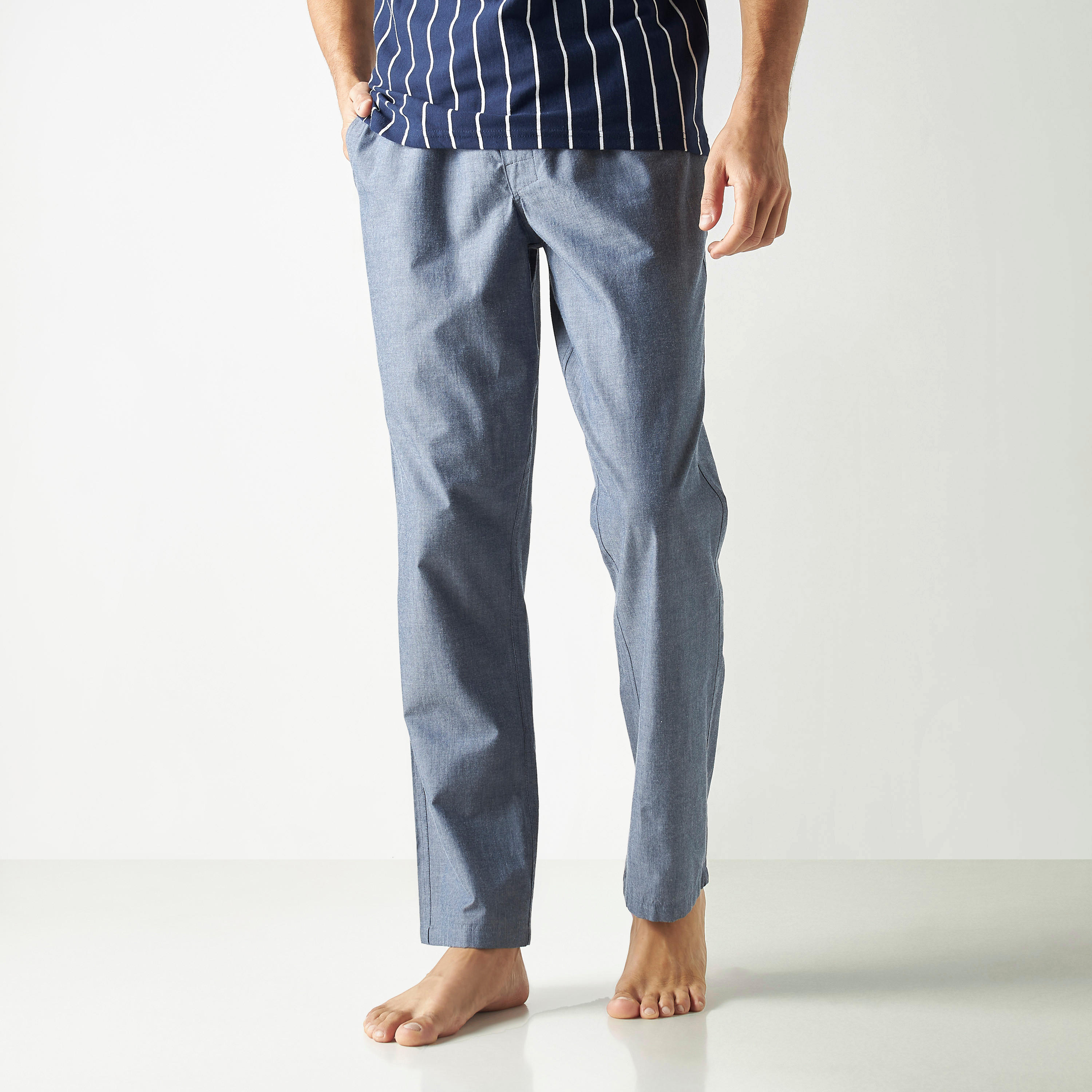 طقم بنطلون بيجاما وتيشيرت مقلّم بياقة ضيقة-men-clothing-nightwear-sets-image-4