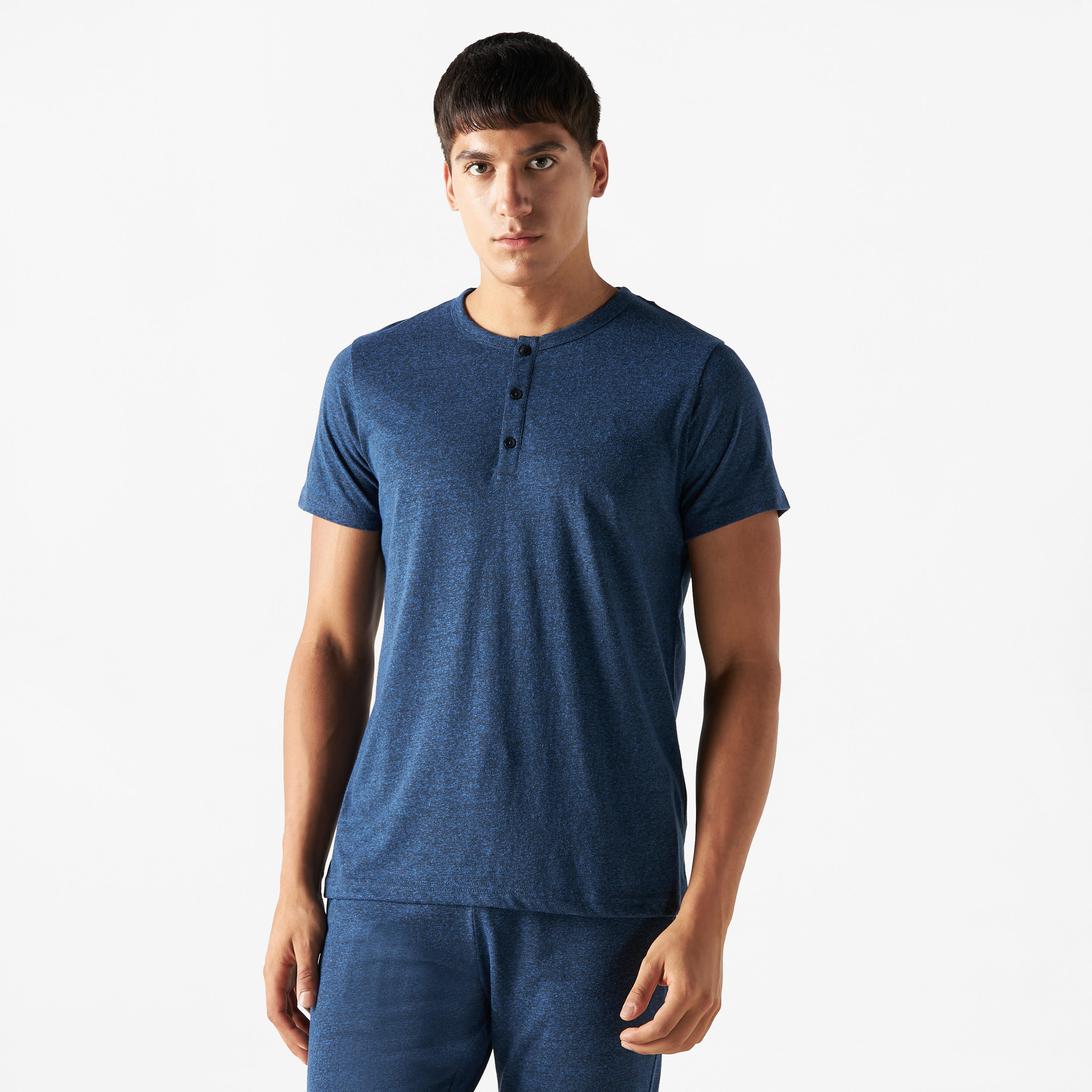 طقم بنطلون بيجاما وتيشيرت بياقة هينلي-men-clothing-nightwear-sets-image-4