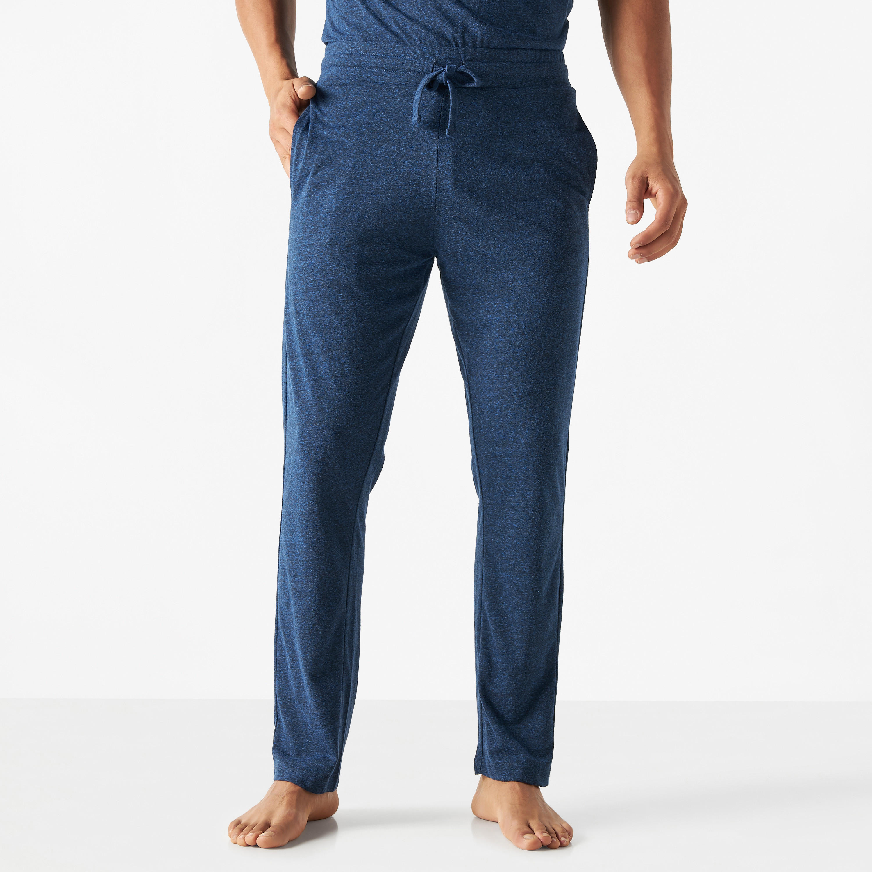 طقم بنطلون بيجاما وتيشيرت بياقة هينلي-men-clothing-nightwear-sets-image-3