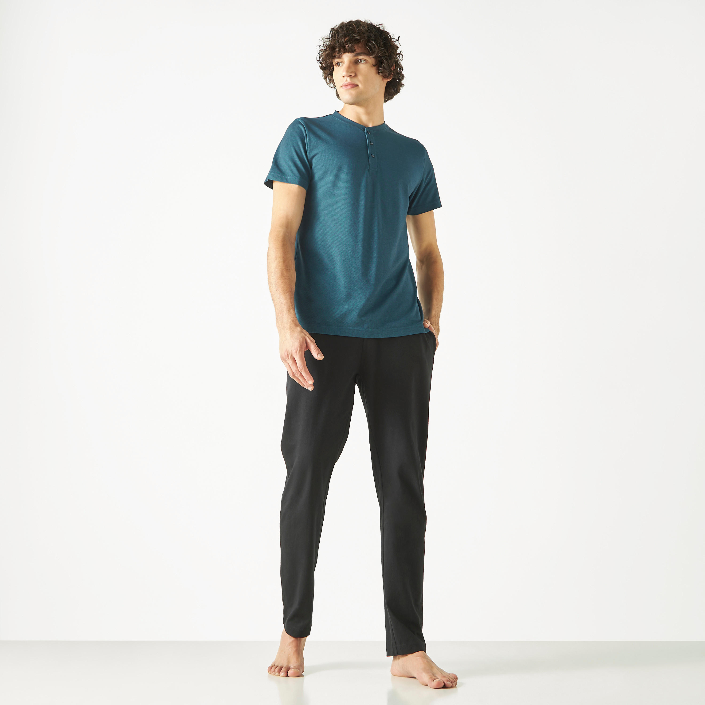 طقم بنطلون بيجاما وتيشيرت بياقة هينلي-men-clothing-nightwear-sets-image-5