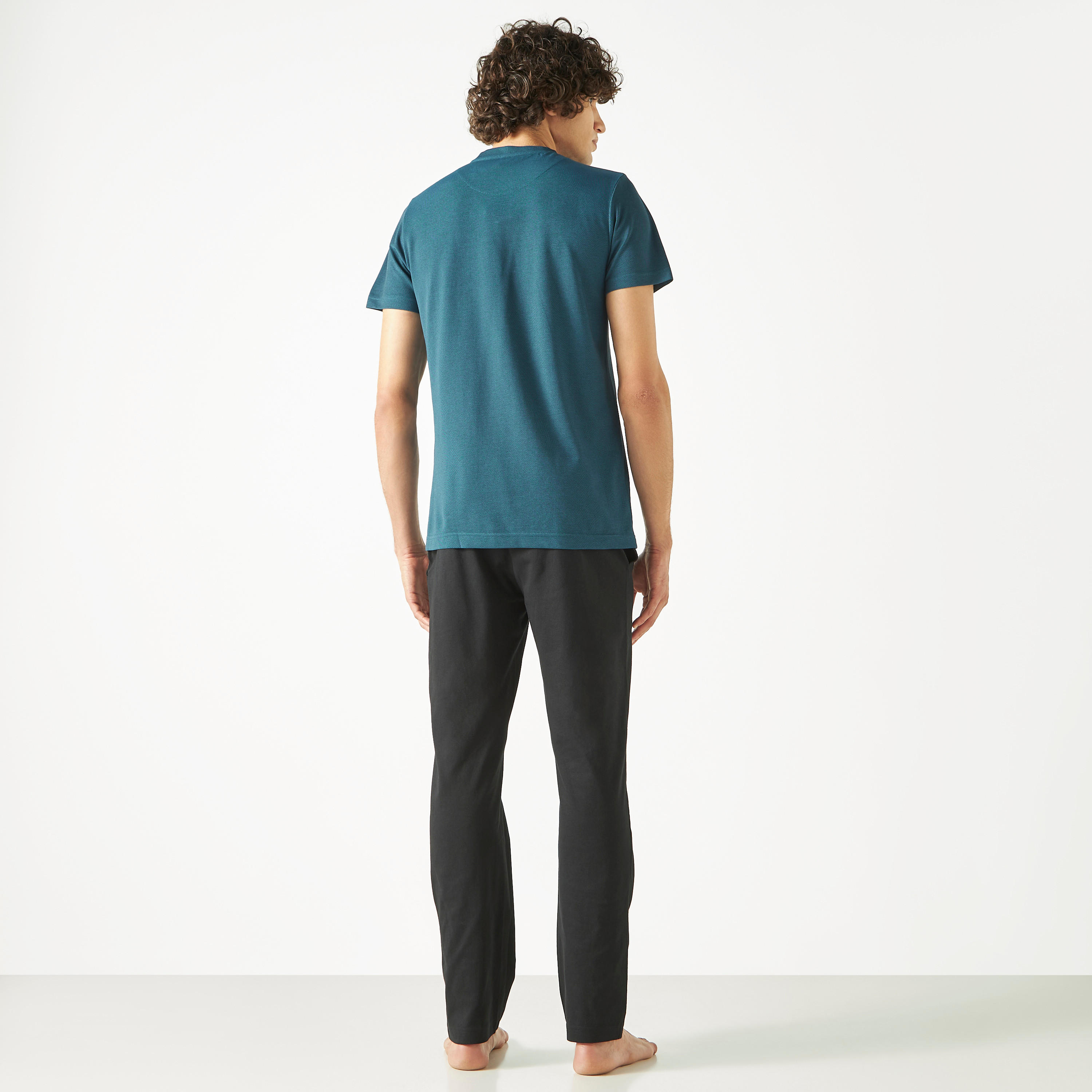 طقم بنطلون بيجاما وتيشيرت بياقة هينلي-men-clothing-nightwear-sets-image-2