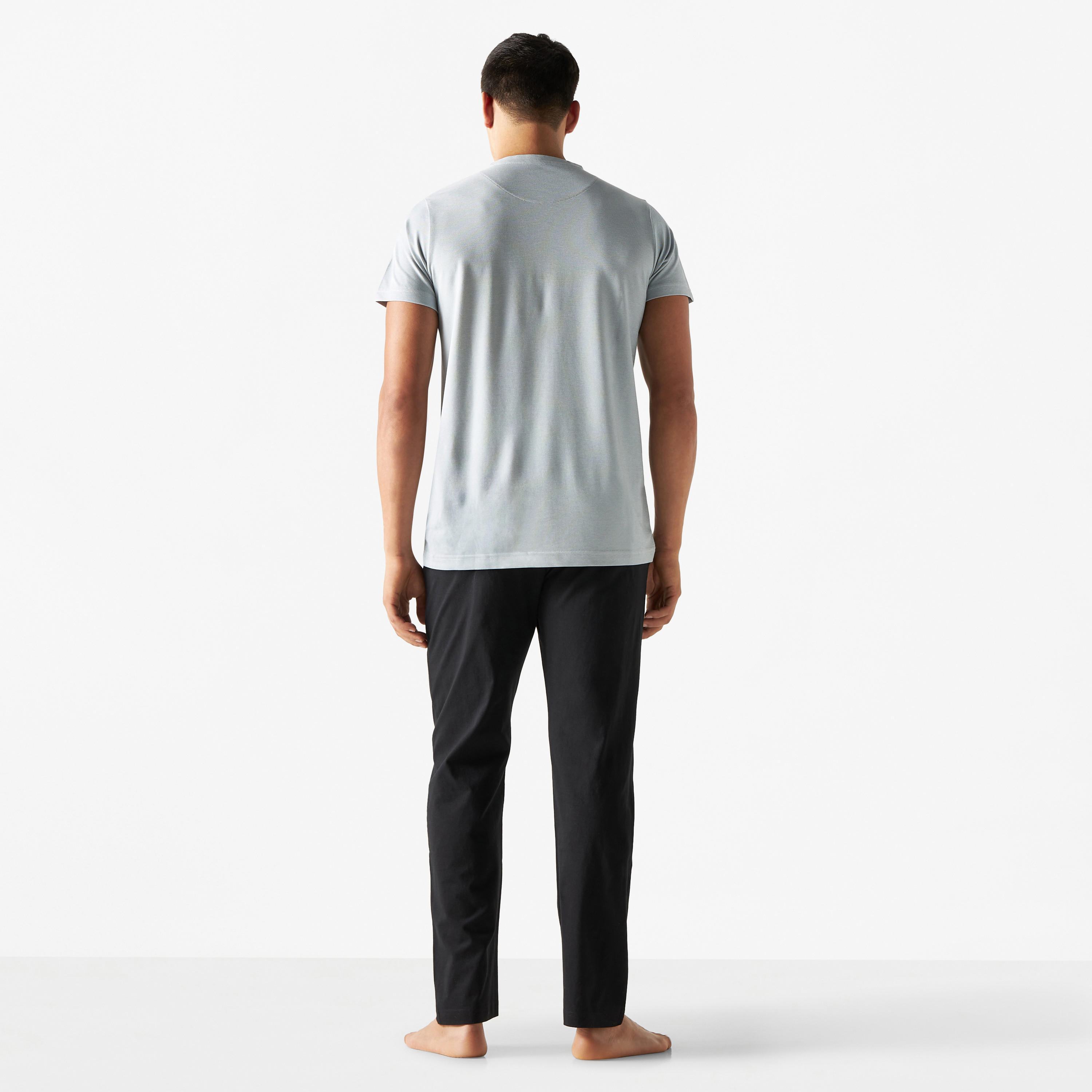 طقم بنطلون بيجاما وتيشيرت بياقة هينلي-men-clothing-nightwear-sets-image-4