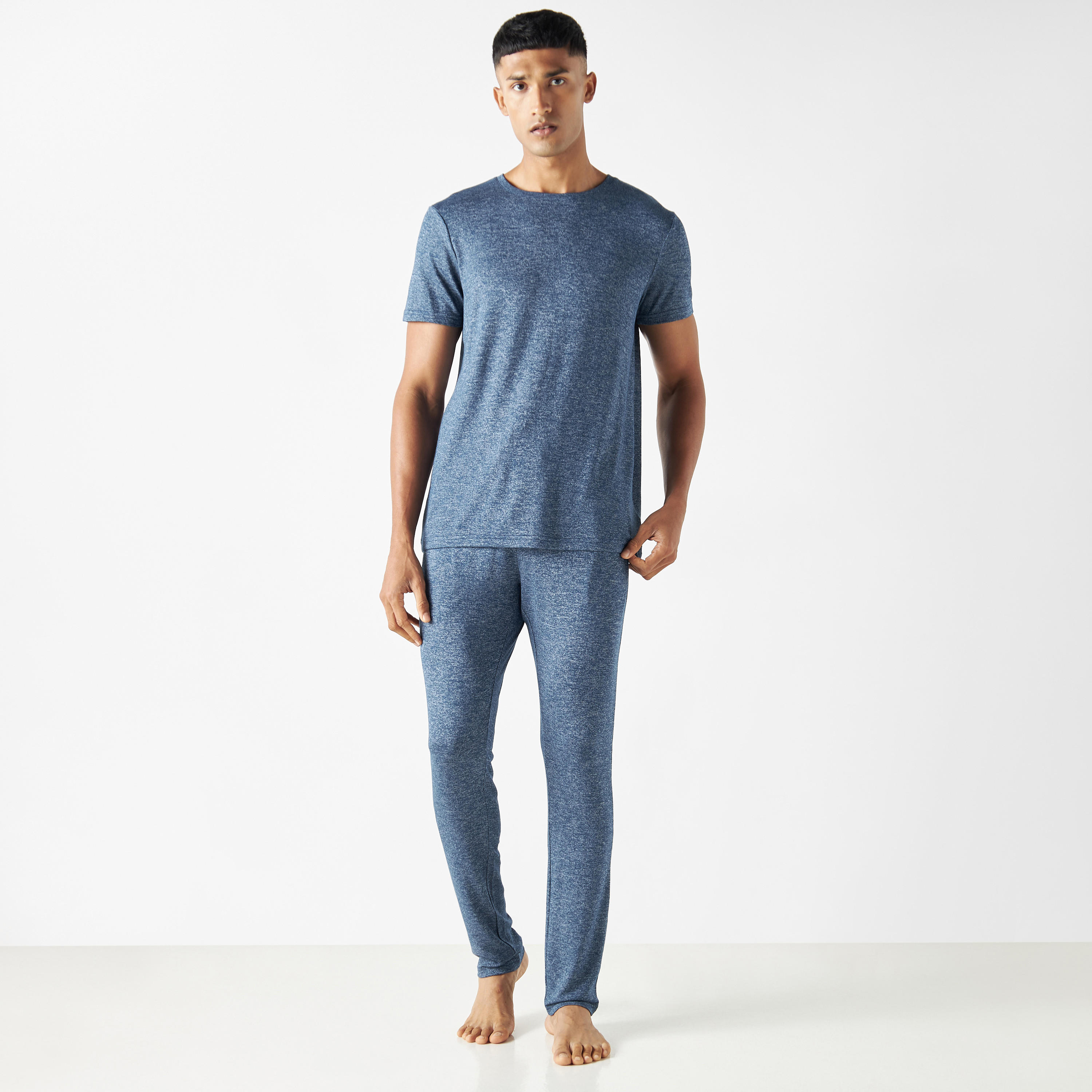 طقم بنطلون بيجاما وتيشيرت بارز الملمس بياقة ضيقة-men-clothing-nightwear-sets-image-5