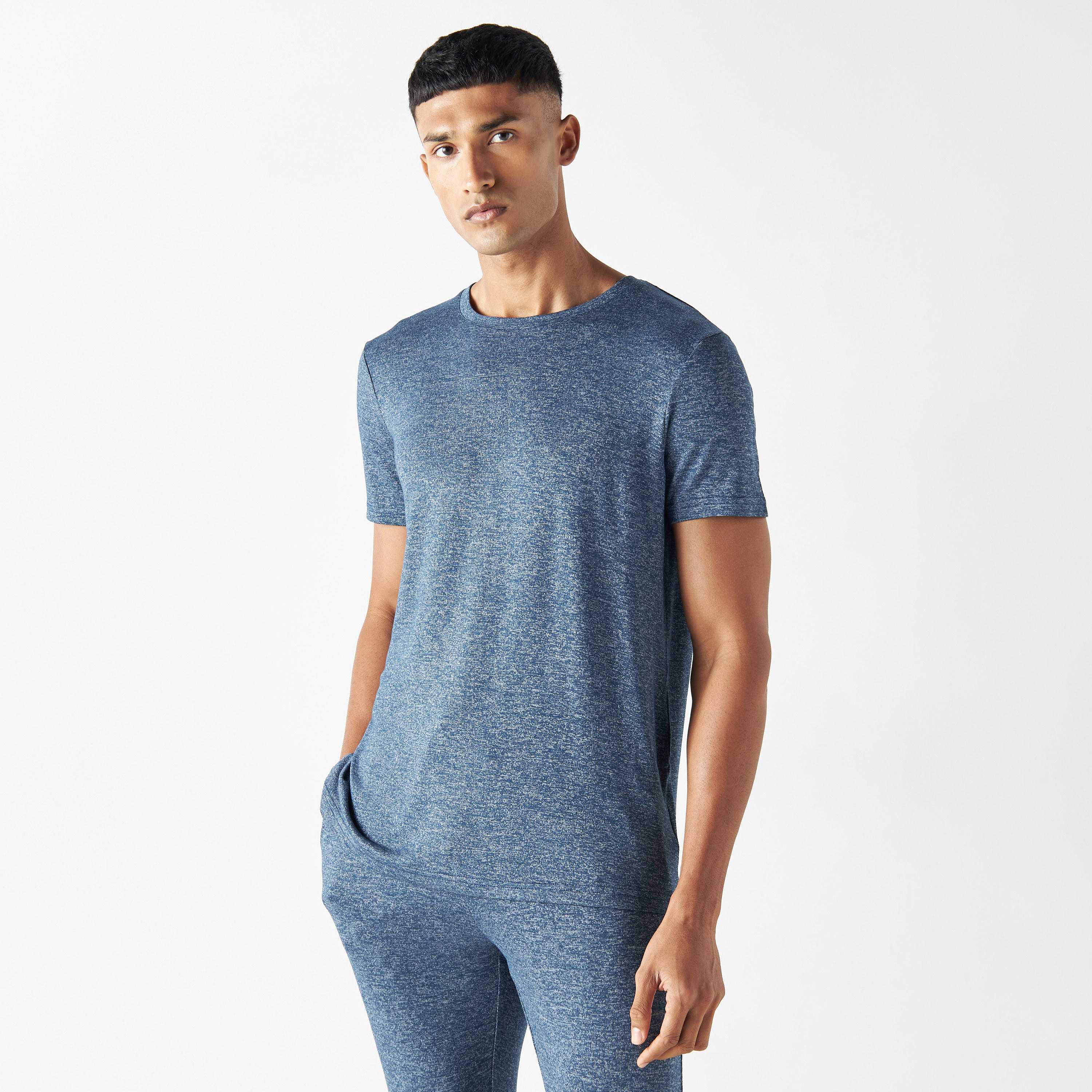 طقم بنطلون بيجاما وتيشيرت بارز الملمس بياقة ضيقة-men-clothing-nightwear-sets-image-4