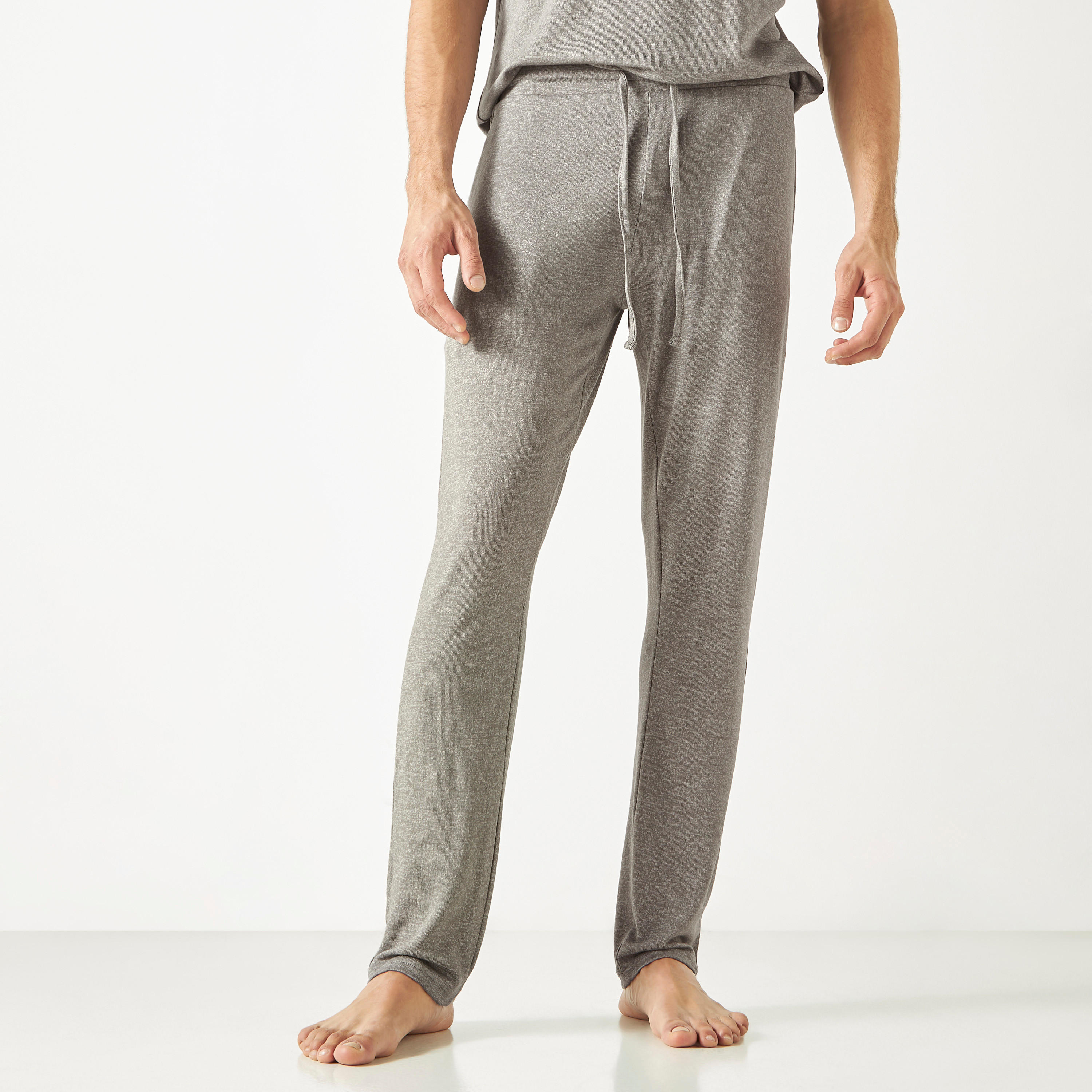 طقم بنطلون بيجاما وتيشيرت سادة بياقة ضيقة-men-clothing-nightwear-sets-image-3