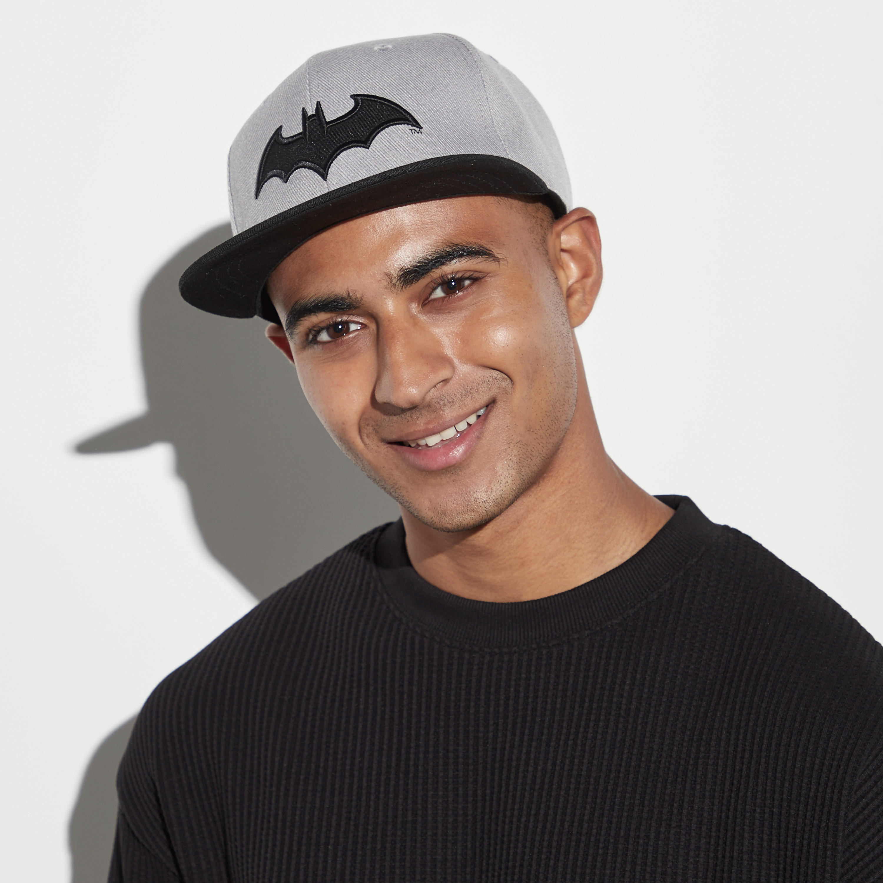 كاب مطرّز بإبزيم إغلاق-men-caps-image-4