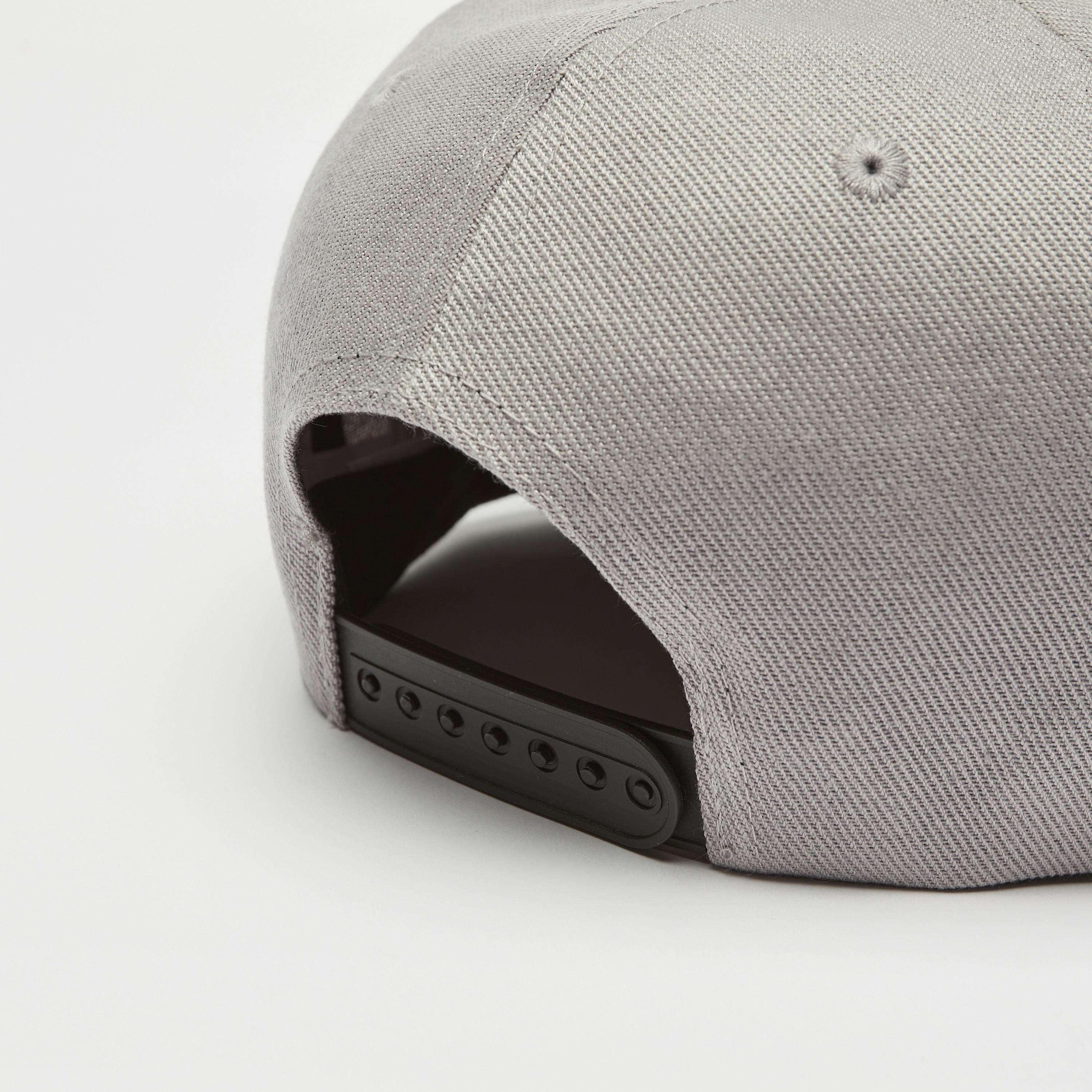 كاب مطرّز بإبزيم إغلاق-men-caps-image-2