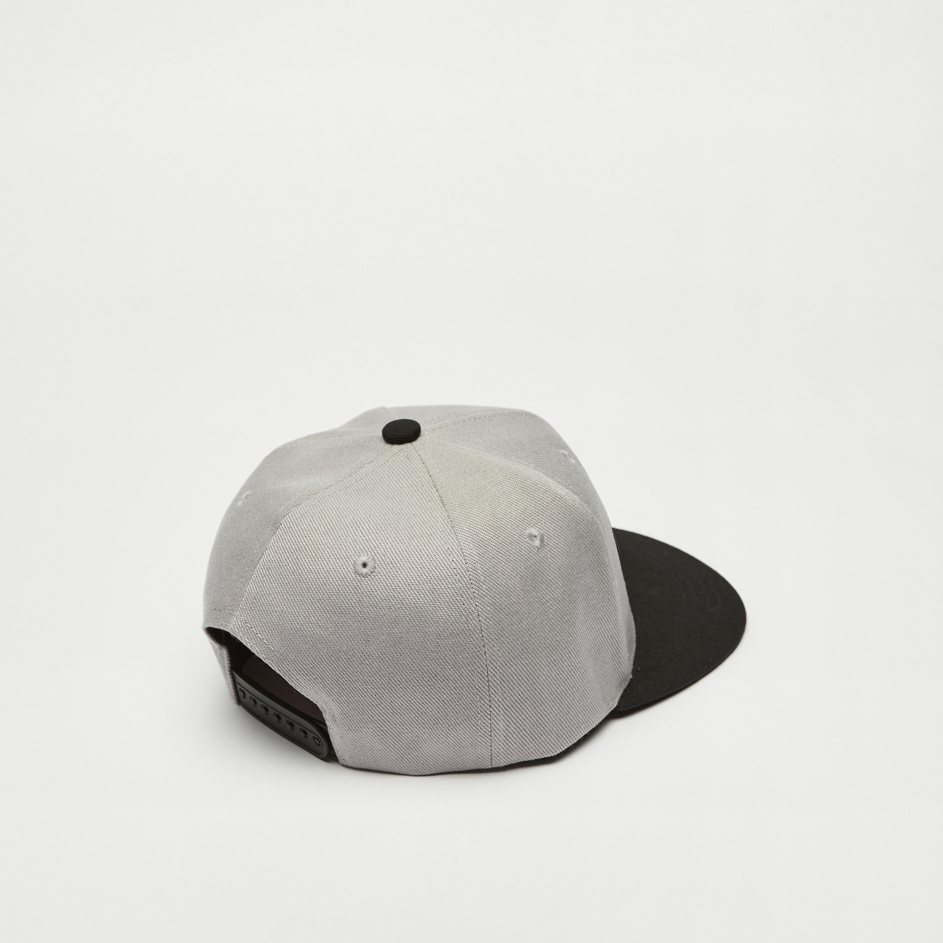 كاب مطرّز بإبزيم إغلاق-men-caps-image-1