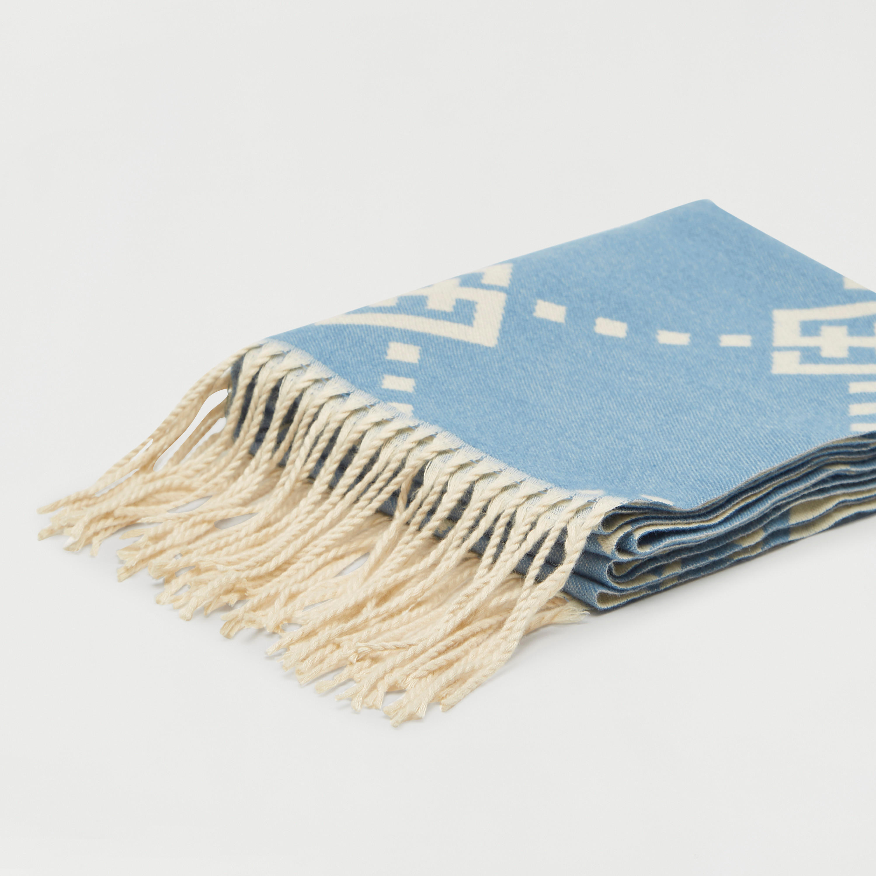 وشاح بشرّابات وطبعات هندسيّة-men-scarvesandgloves-image-1