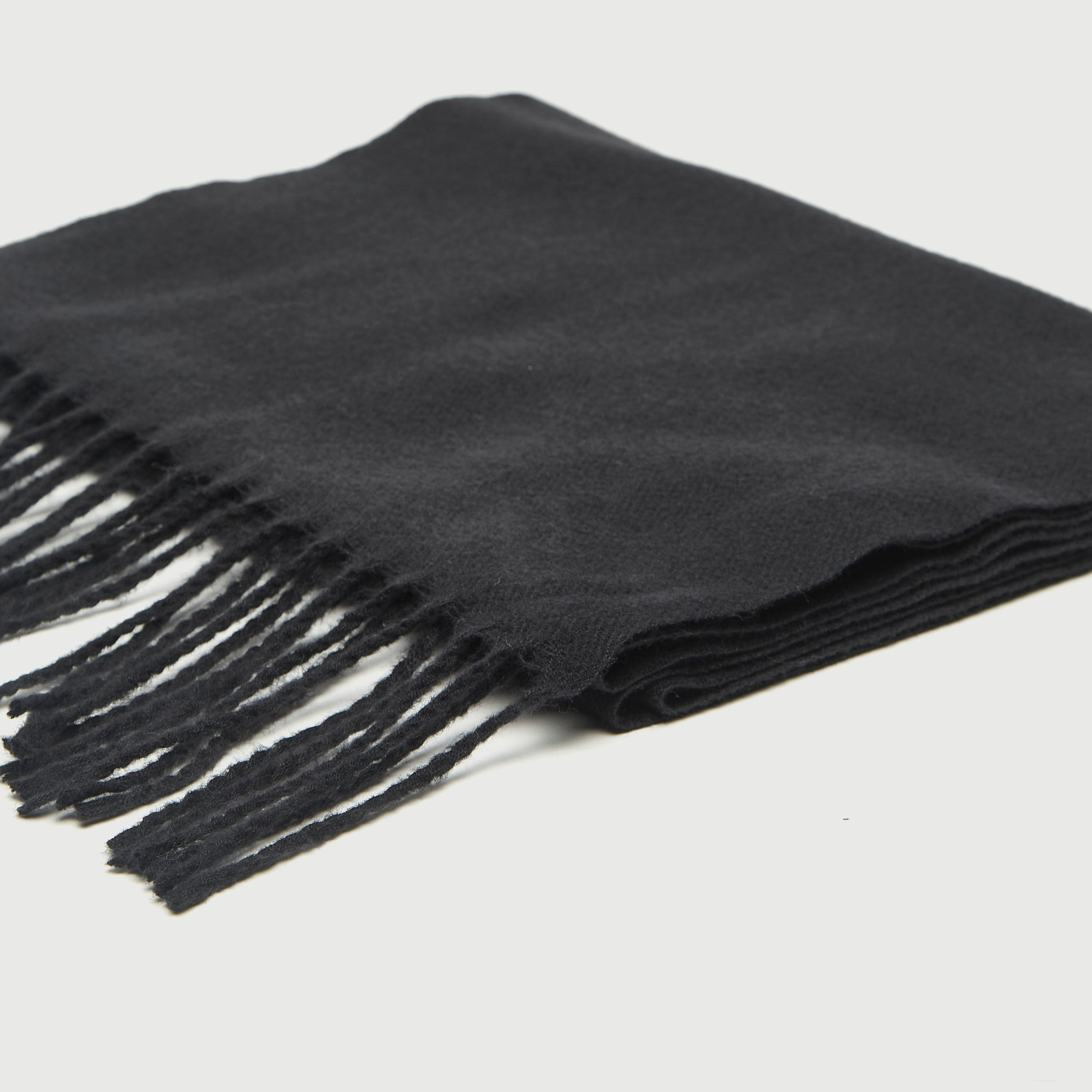 وشاح سادة بشرّابات-men-scarvesandgloves-image-3