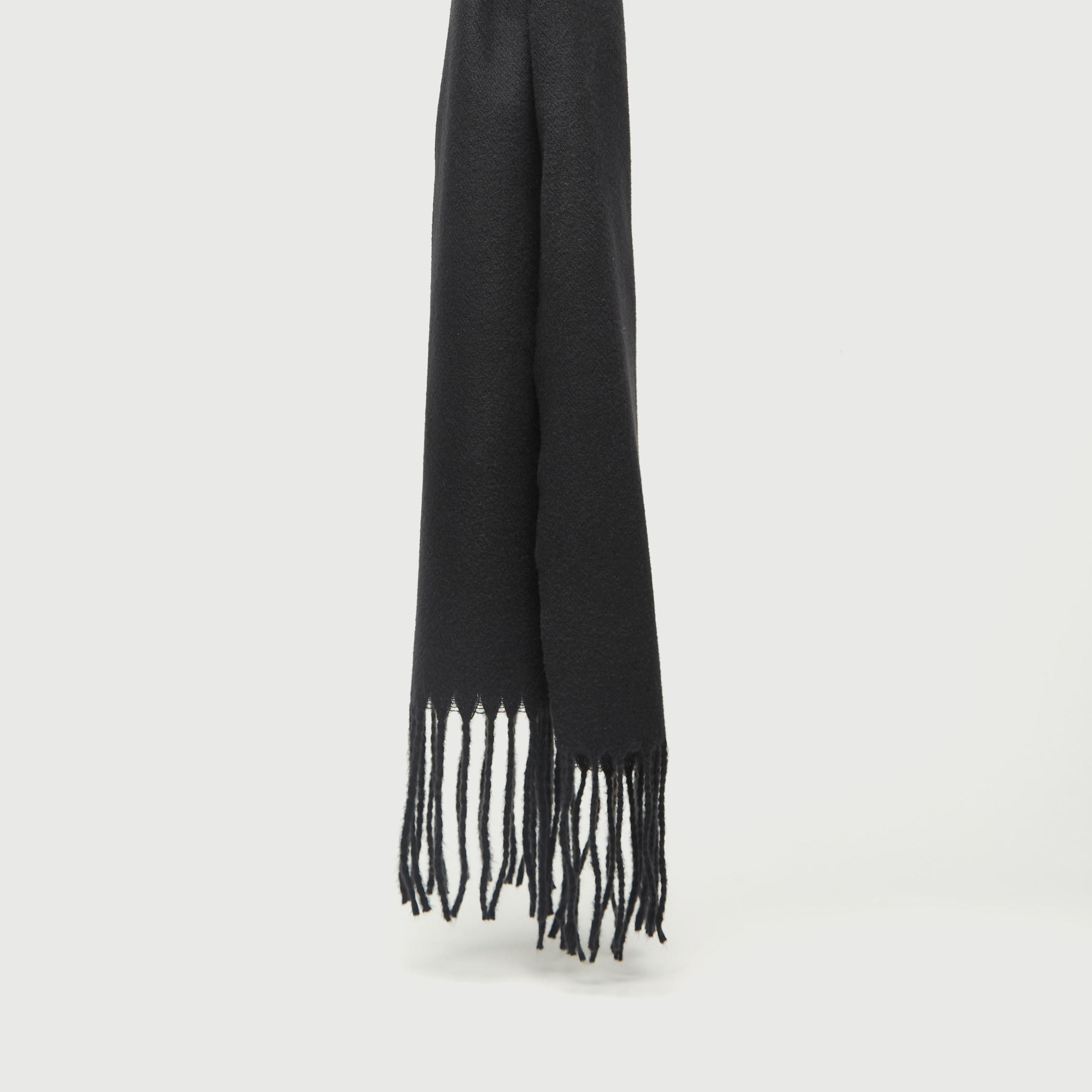 وشاح سادة بشرّابات-men-scarvesandgloves-image-1