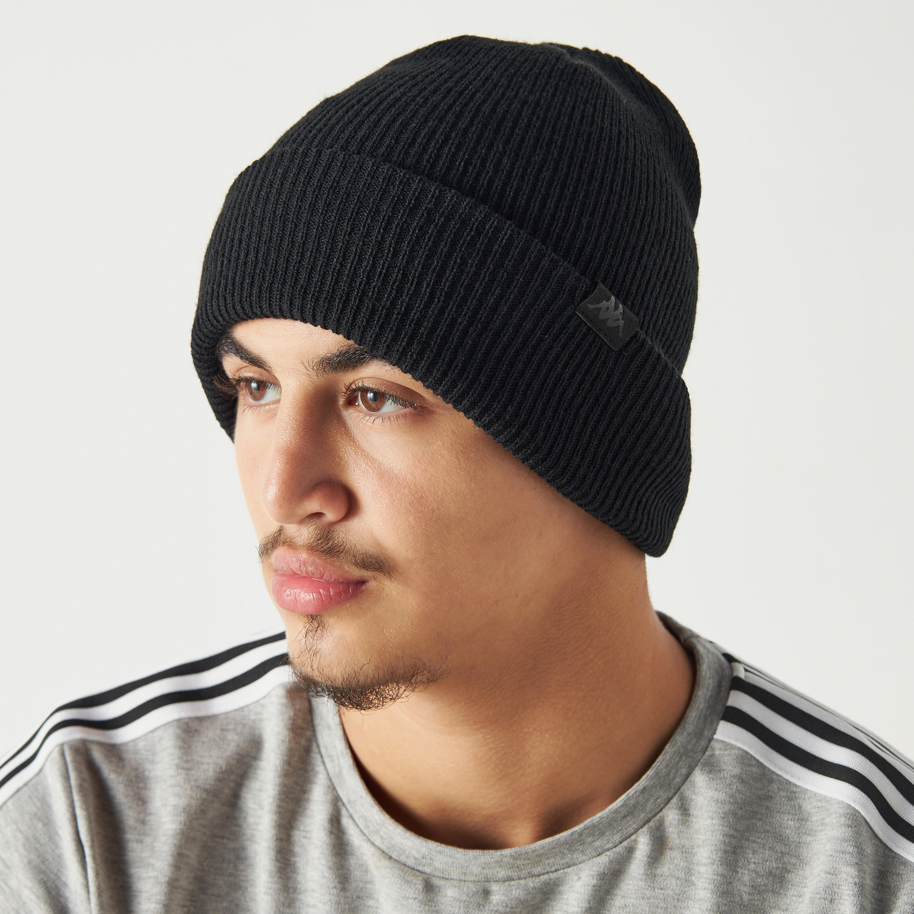 قبعة صغيرة مضلعة بشعار من كابا-men-clothing-sportswearandactivewear-accessories-image-2