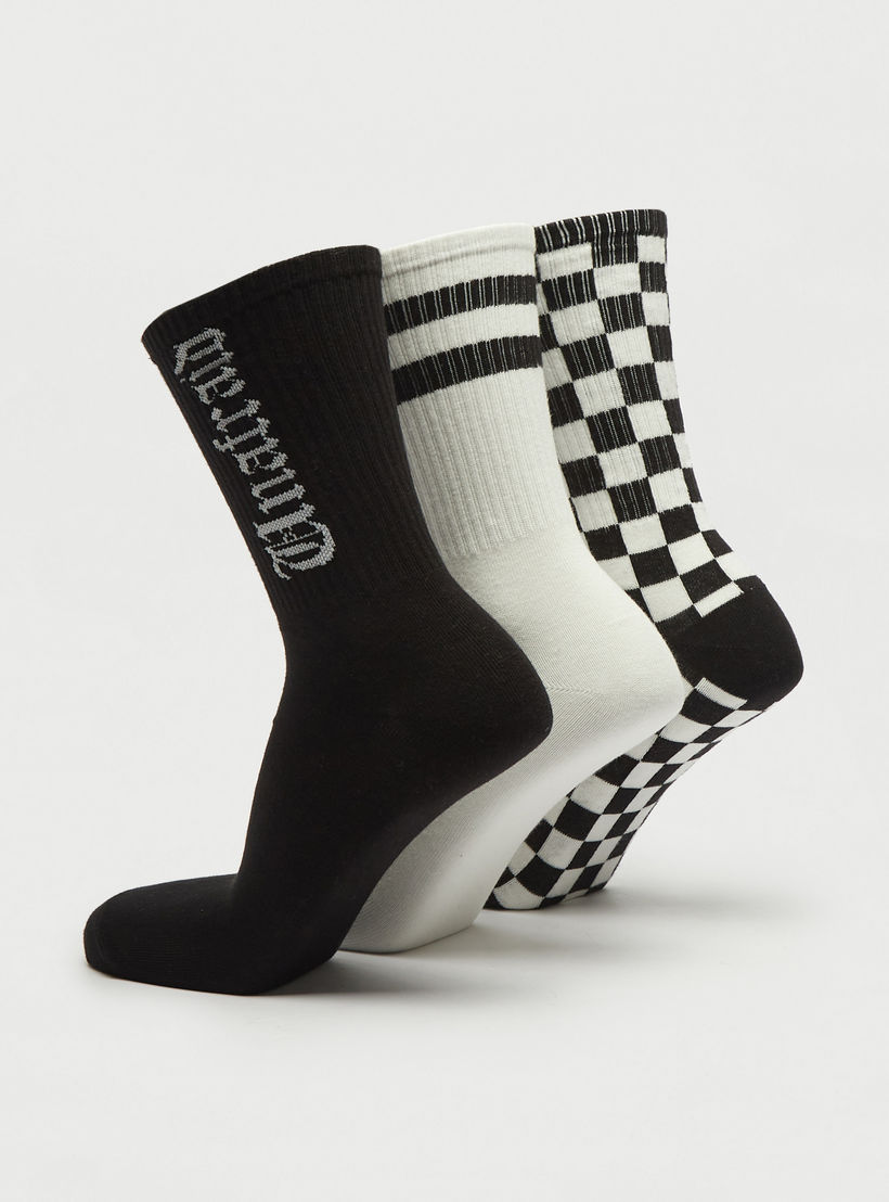 جوارب متنوّعة بطول ربلة الساق - طقم 3 أزواج-men-socks-image-3