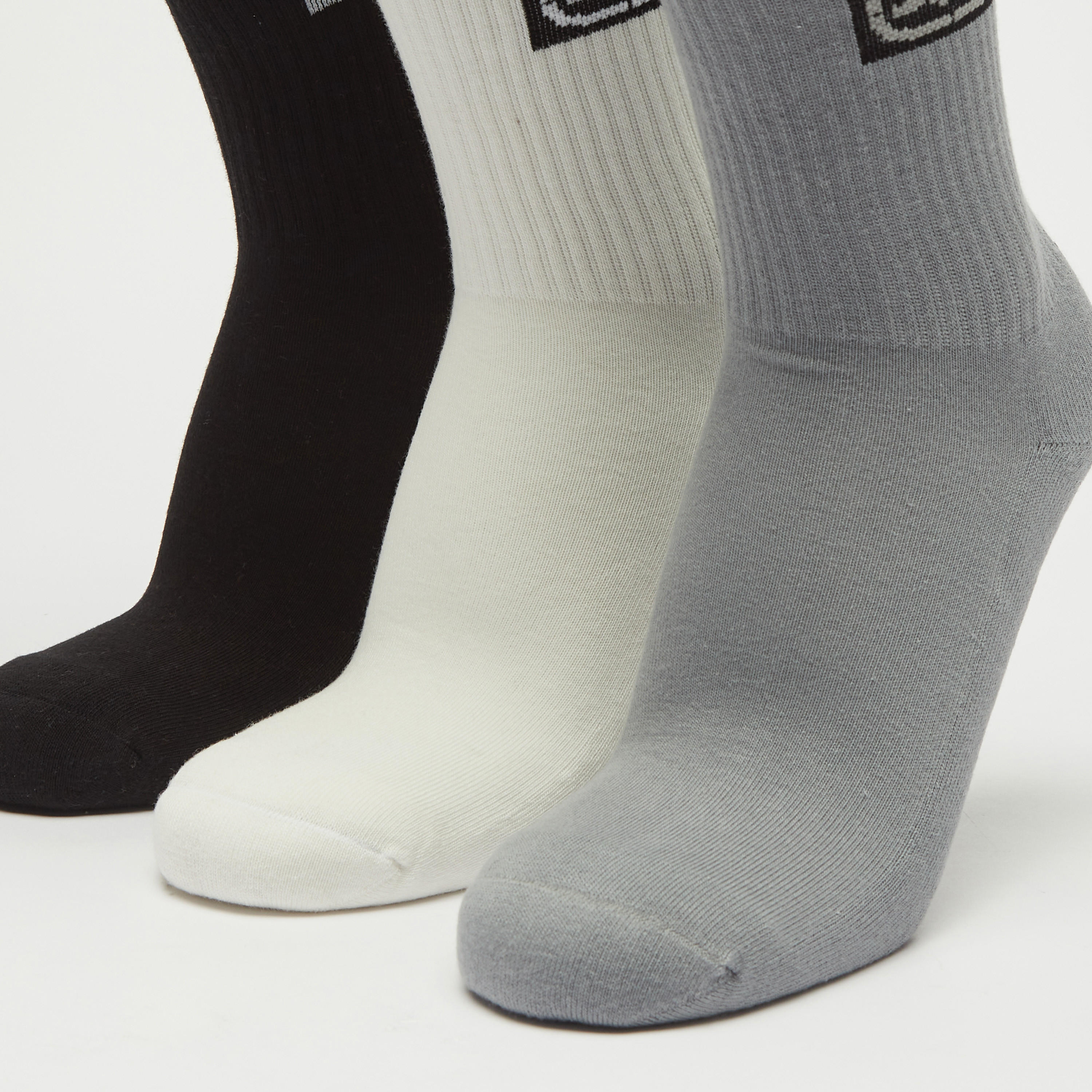 جوارب بطول ربلة الساق وطبعات تايبوجرافيك - طقم 3 أزواج-men-socks-image-2