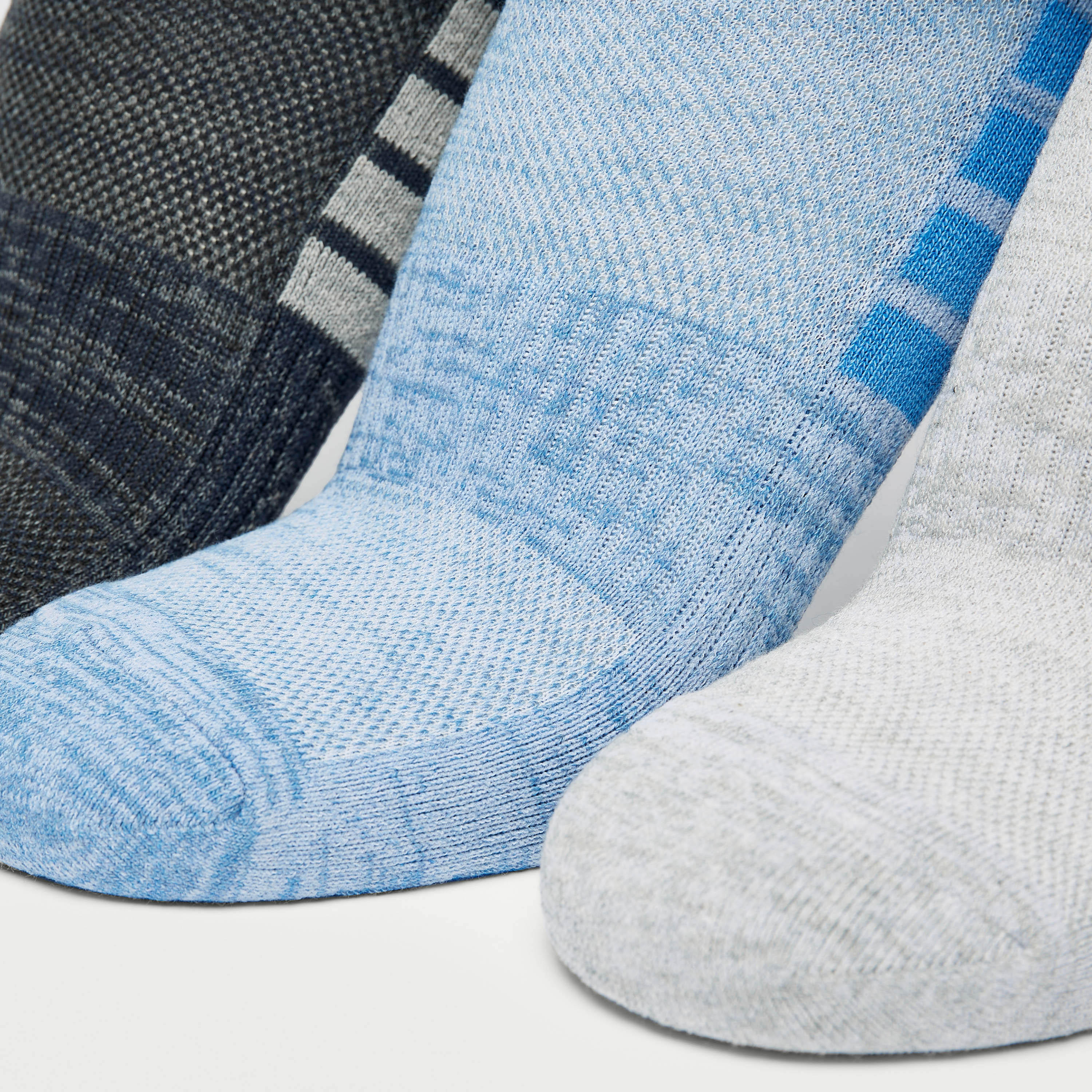 جوارب مخططة بطول الكاحل - طقم 3 أزواج-men-socks-image-3