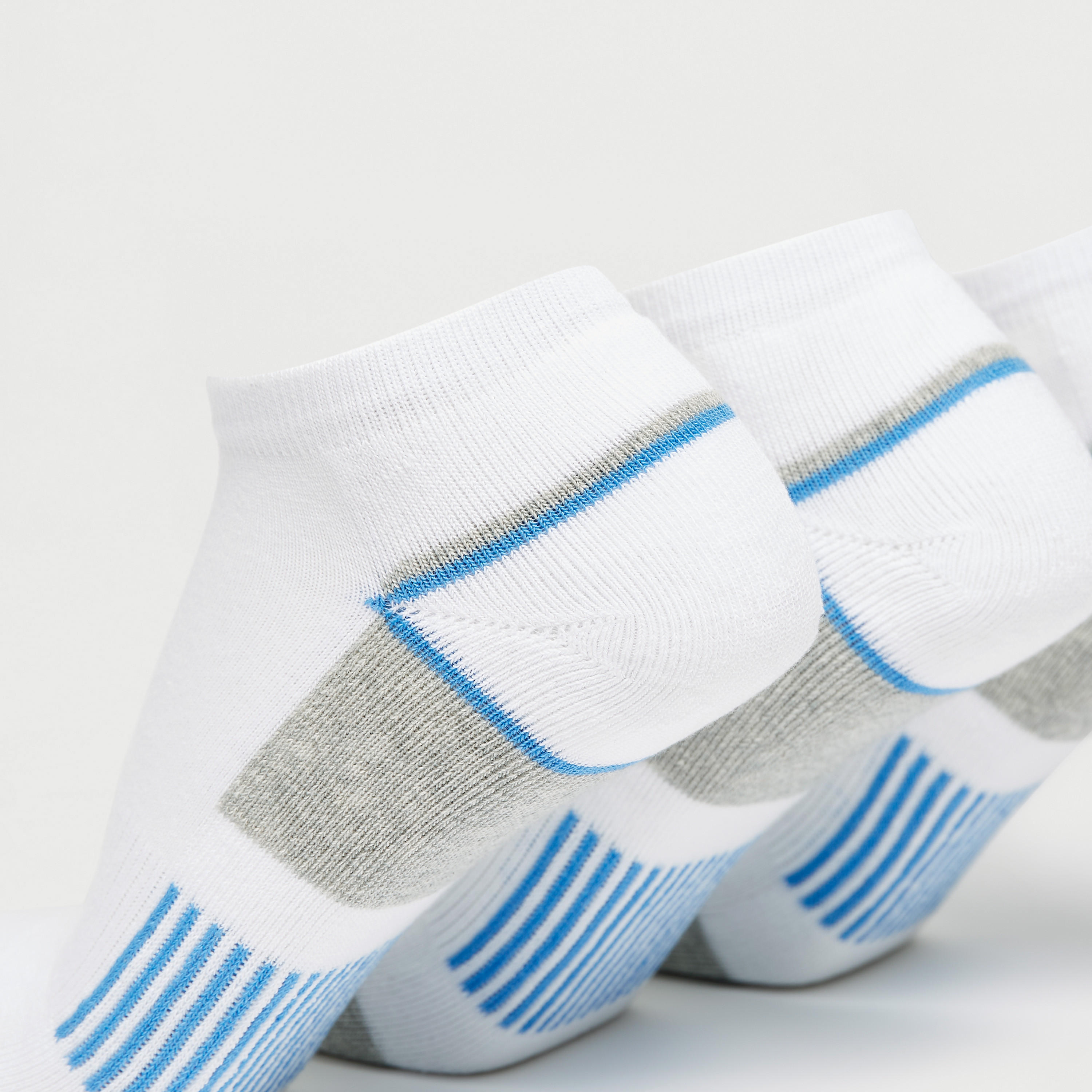 طقم جوارب 3 أزواج طول الكاحل بقوالب ملونة-men-socks-image-4
