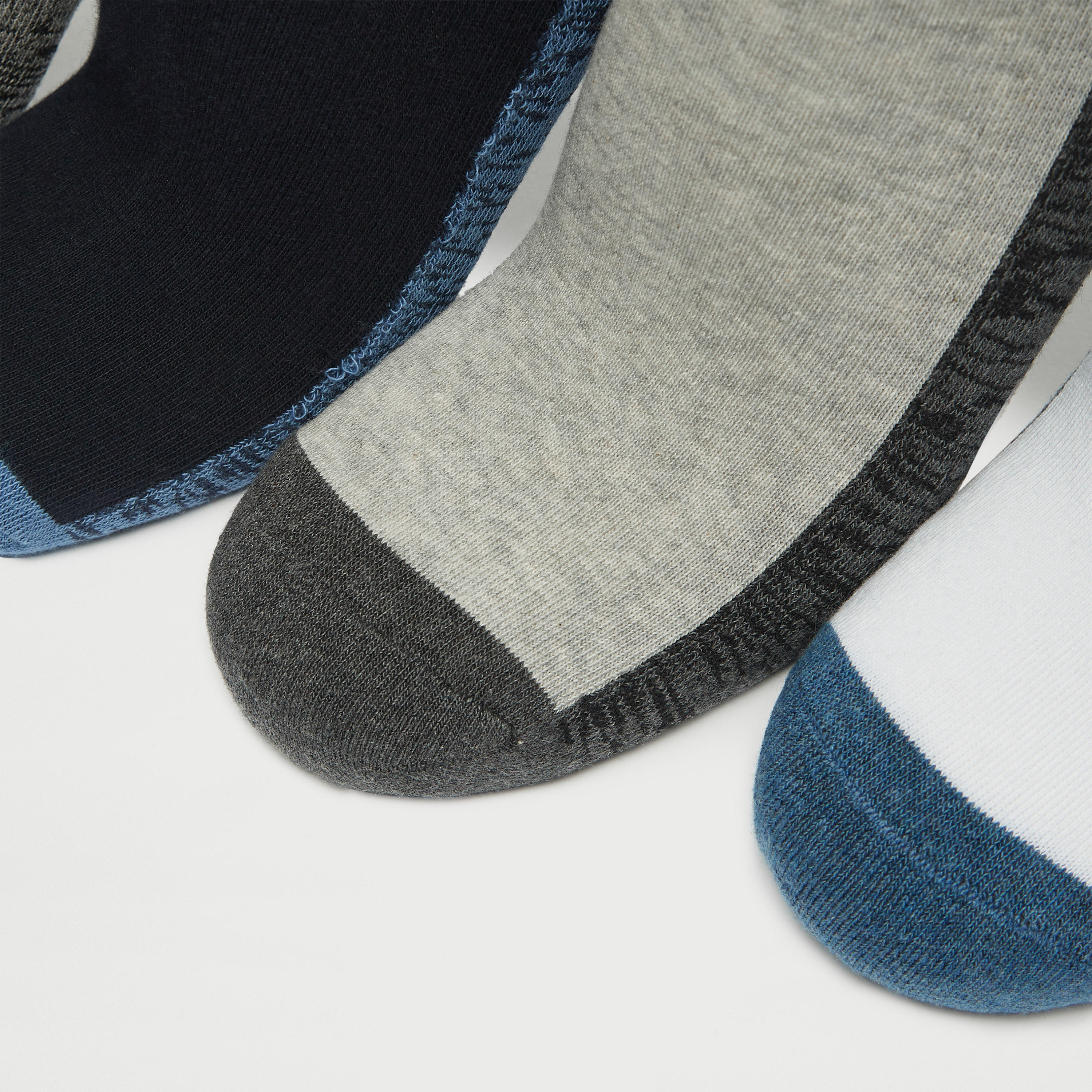 طقم جوارب 5 أزواج طول الكاحل بقوالب ملونة-men-socks-image-3