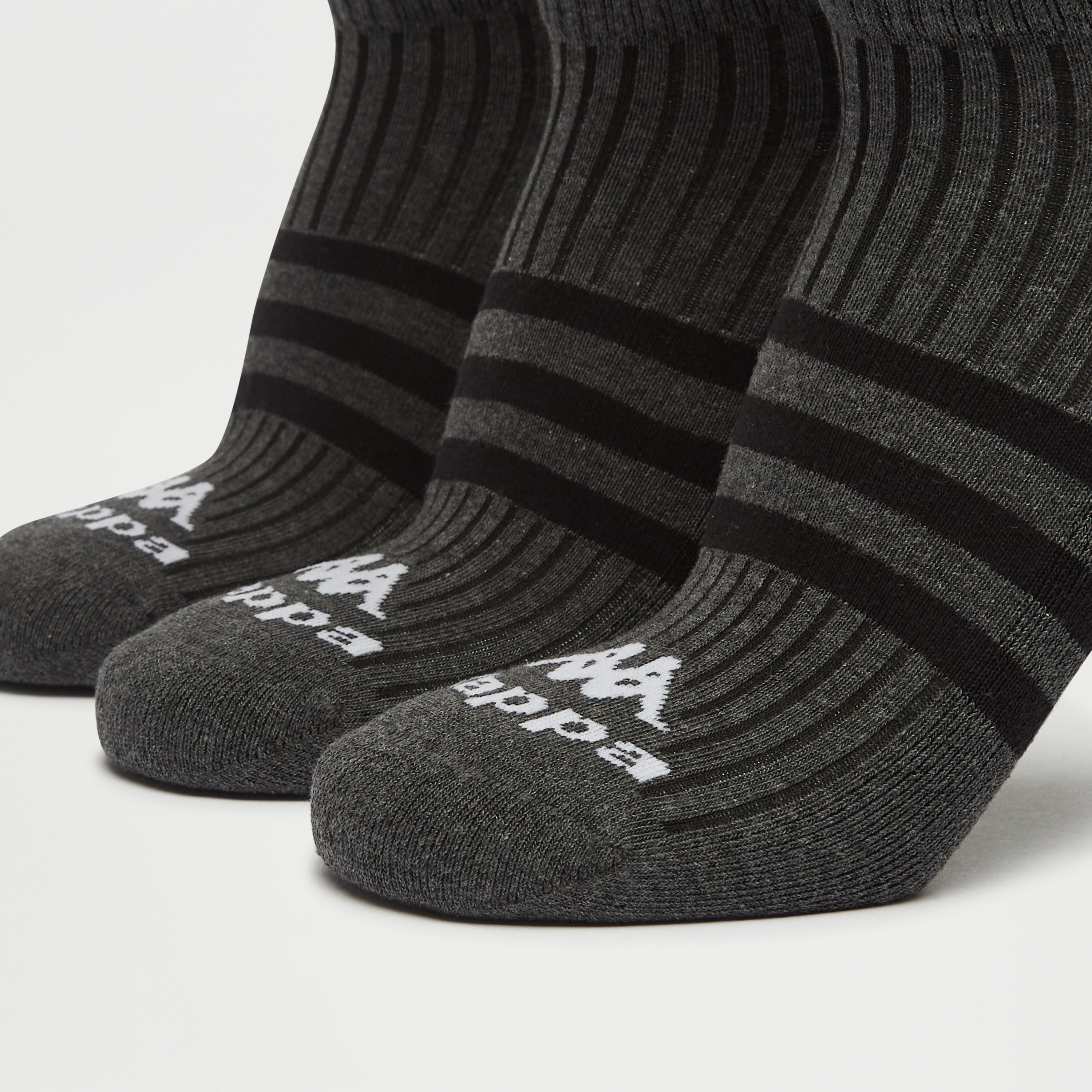 جوارب بطول الكاحل وطبعات شعار - طقم من 3 أزواج-men-socks-image-3