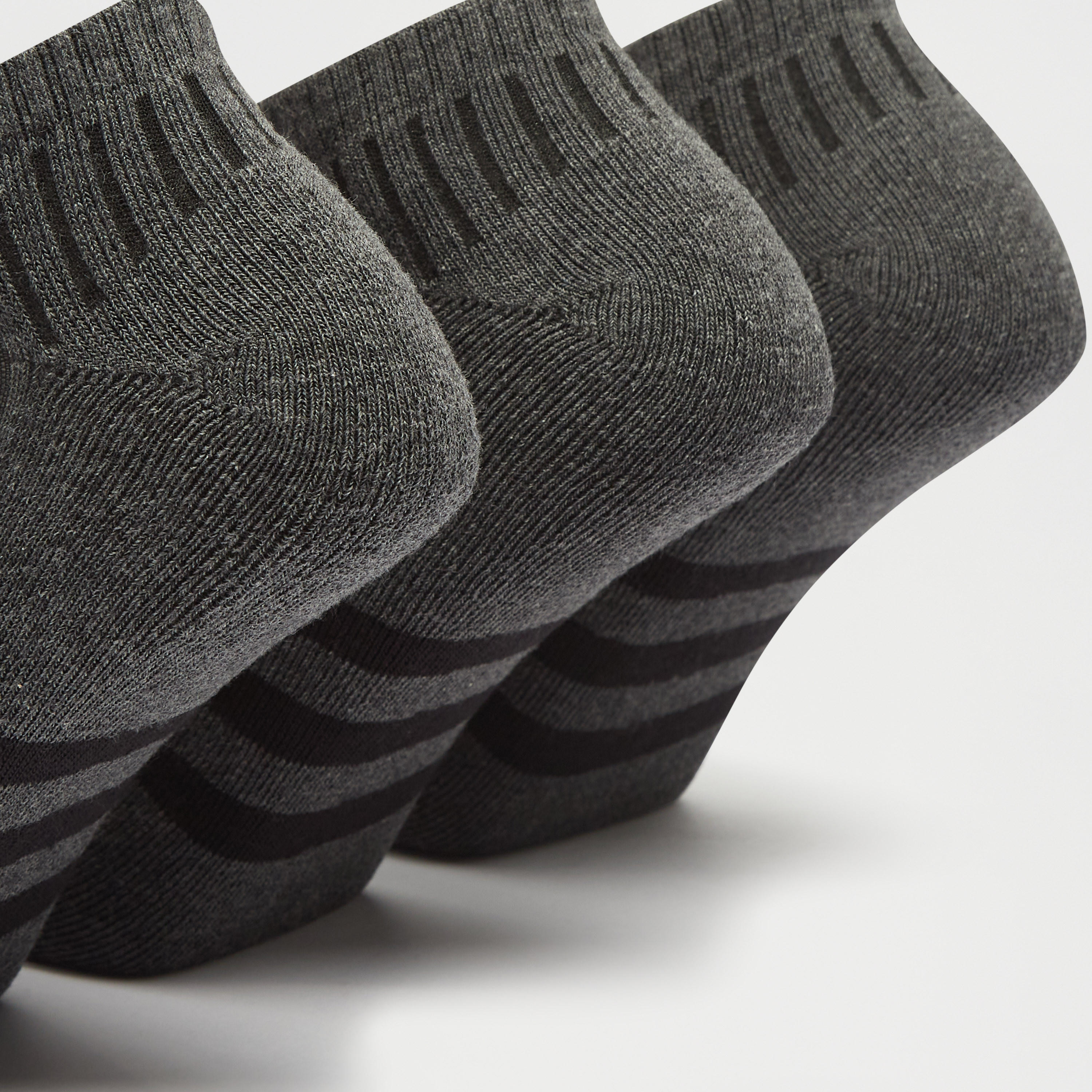 جوارب بطول الكاحل وطبعات شعار - طقم من 3 أزواج-men-socks-image-4