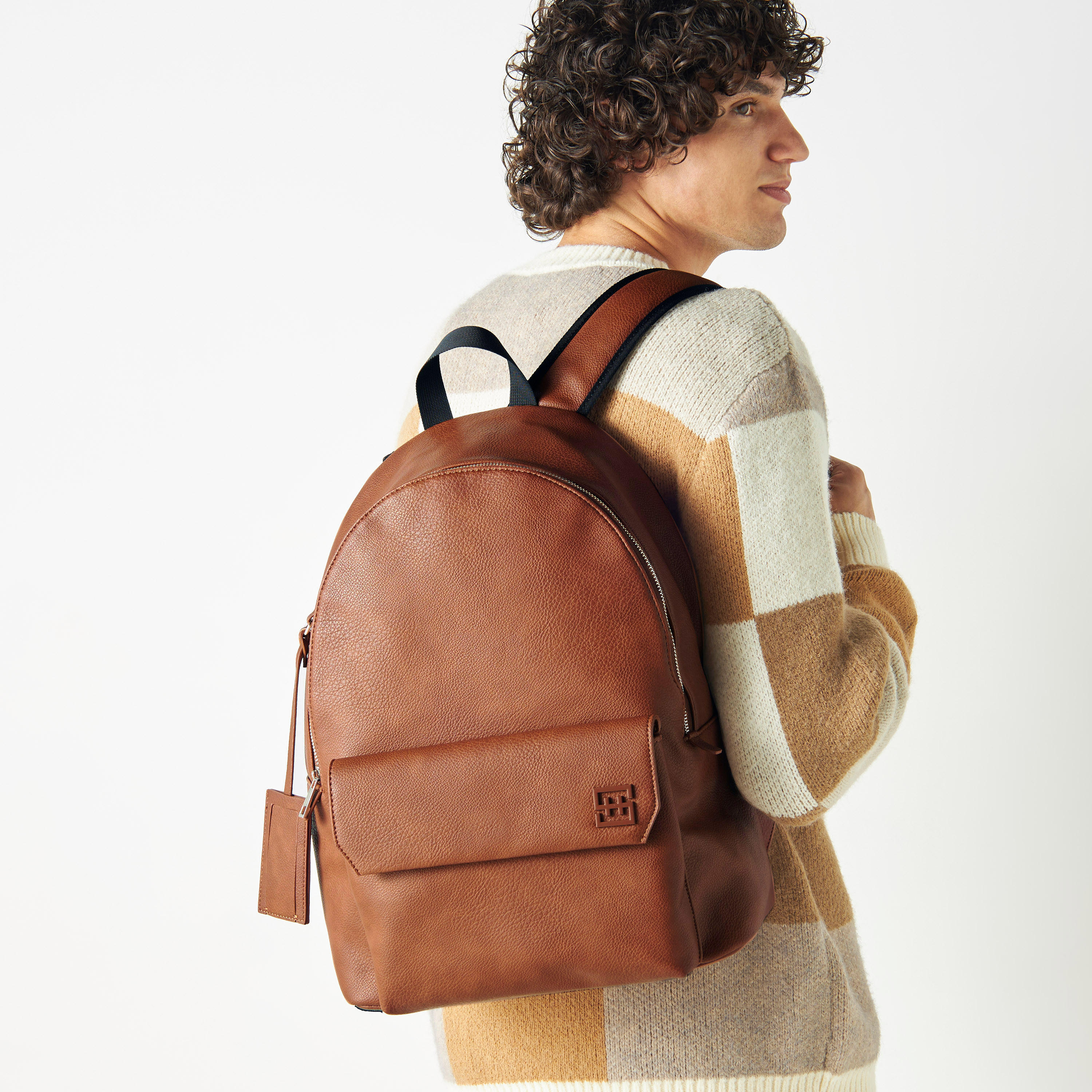 شنطة ظهر سادة بسحاب إغلاق وأحزمة قابلة للتعديل-men-bags-image-5