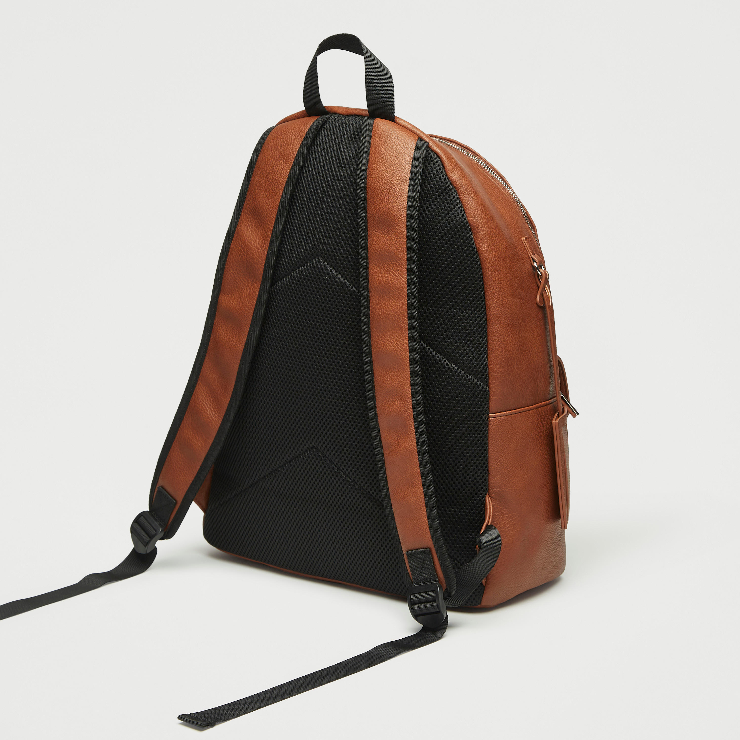 شنطة ظهر سادة بسحاب إغلاق وأحزمة قابلة للتعديل-men-bags-image-4