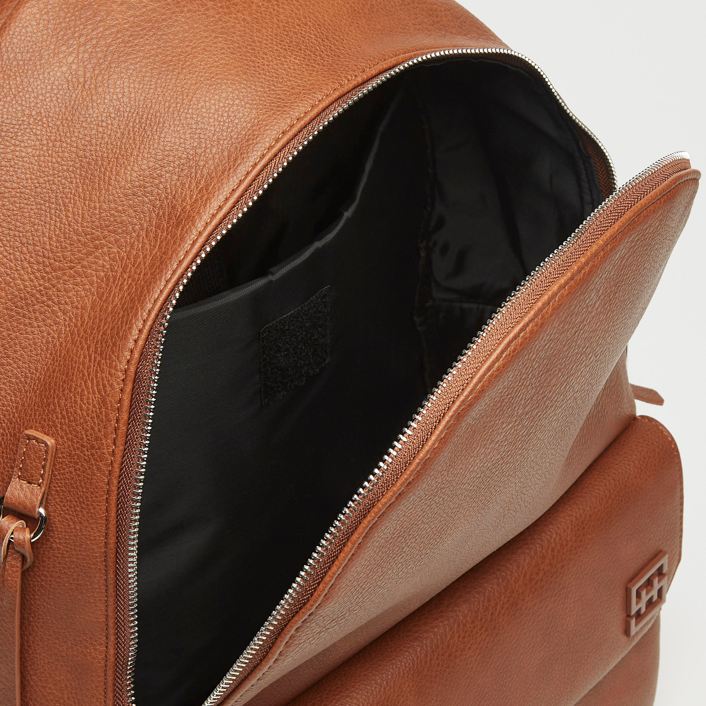 شنطة ظهر سادة بسحاب إغلاق وأحزمة قابلة للتعديل-men-bags-image-1