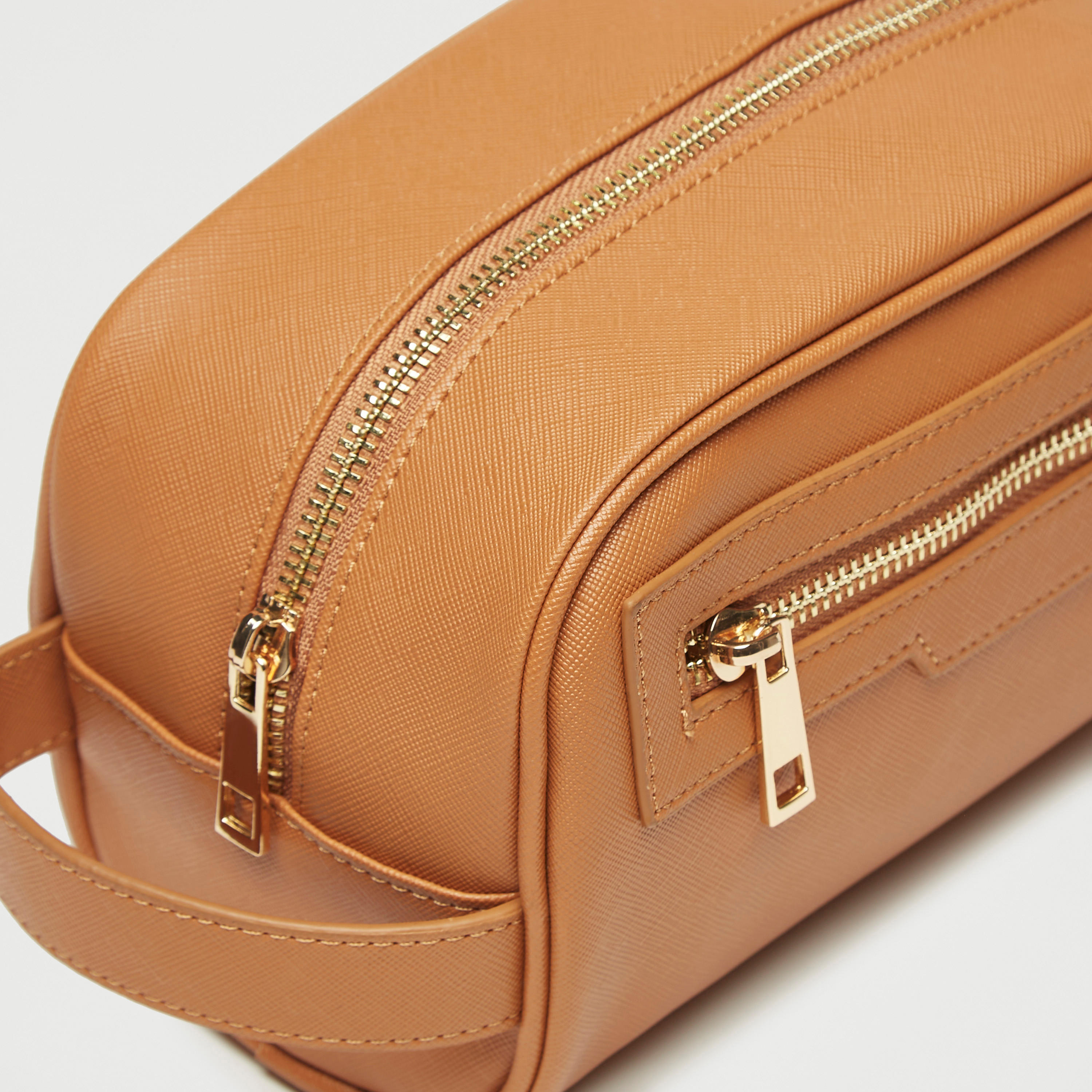شنطة صغيرة سادة بسحّاب إغلاق-men-bags-image-3