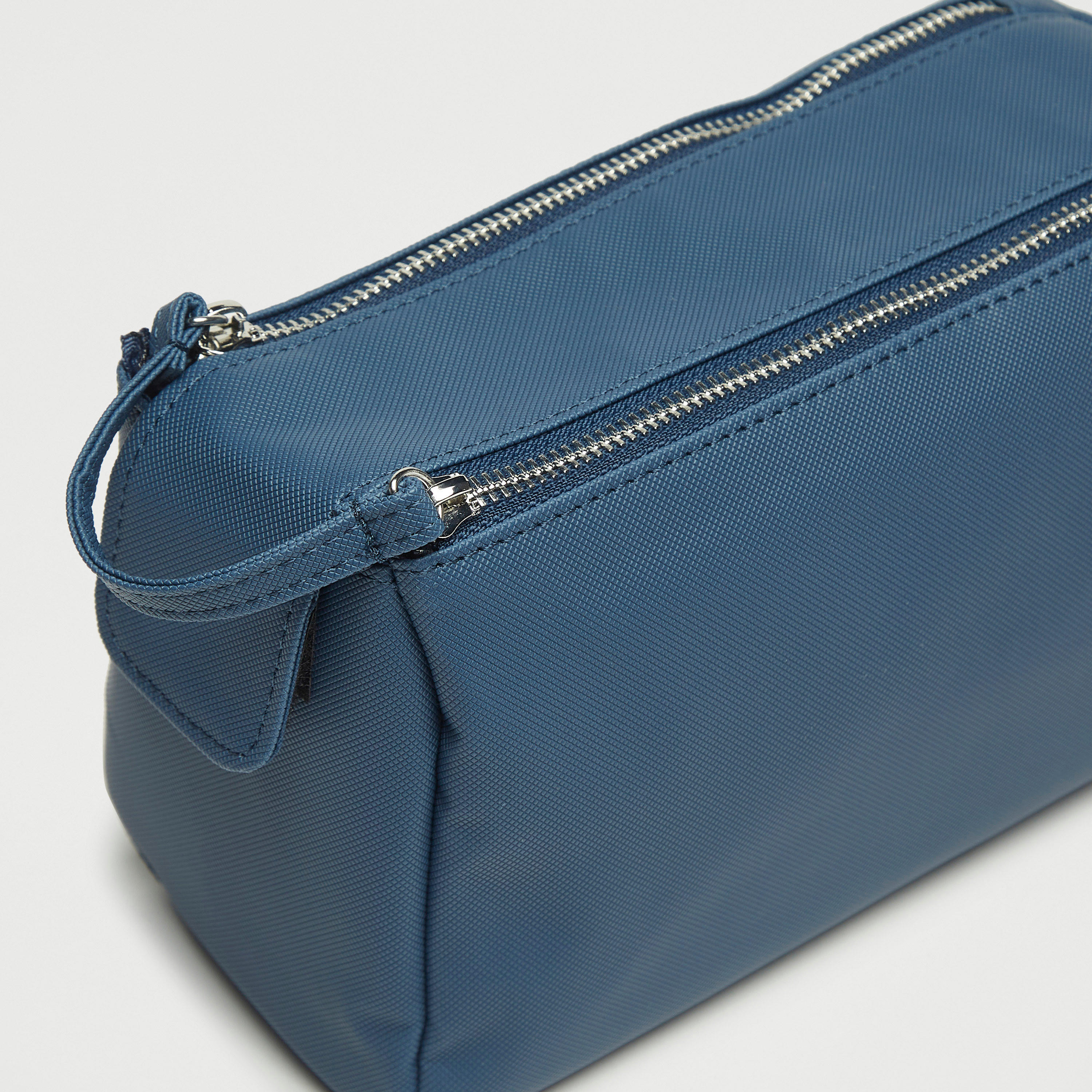 شنطة صغيرة سادة بمقبض وسحاب إغلاق-men-bags-image-2