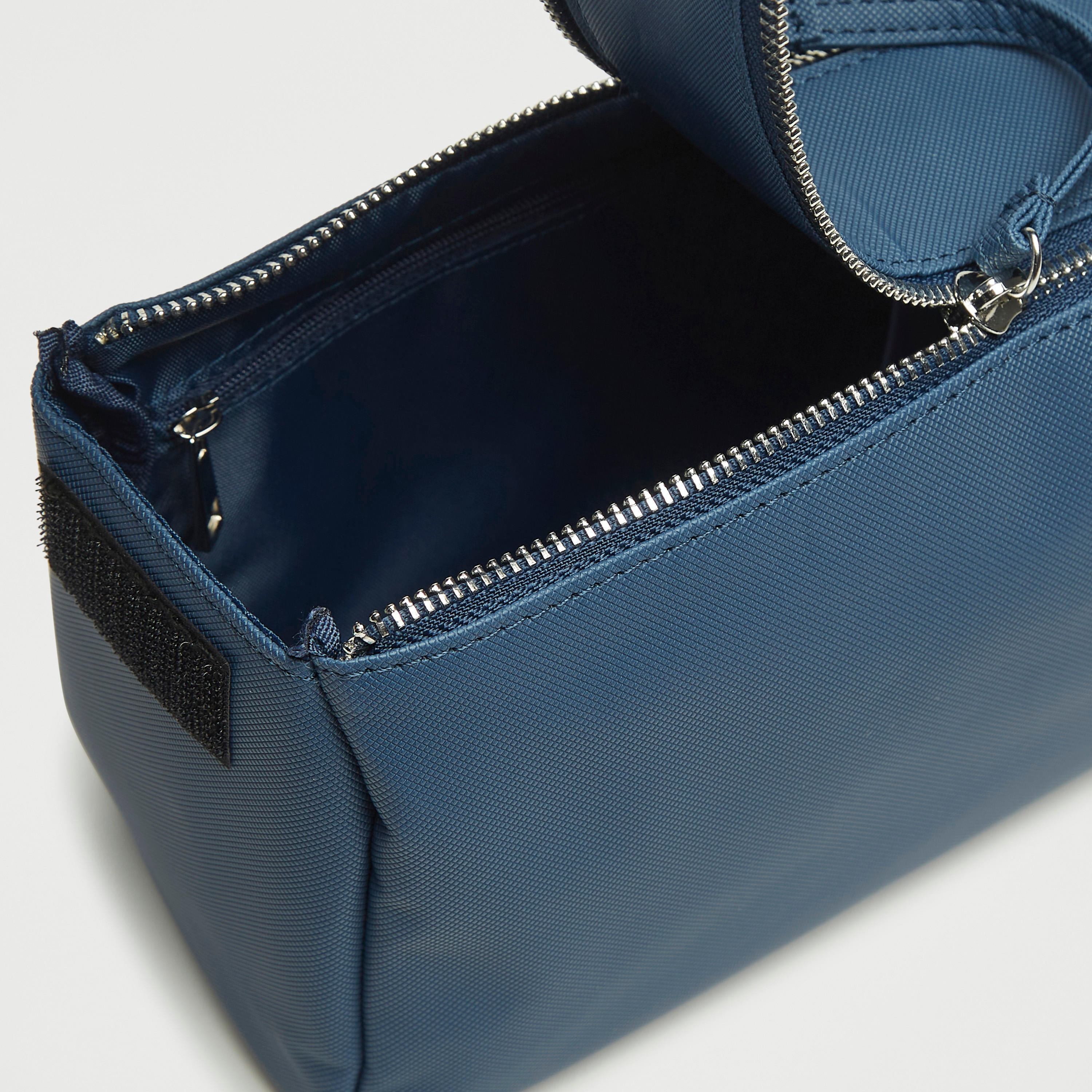 شنطة صغيرة سادة بمقبض وسحاب إغلاق-men-bags-image-1