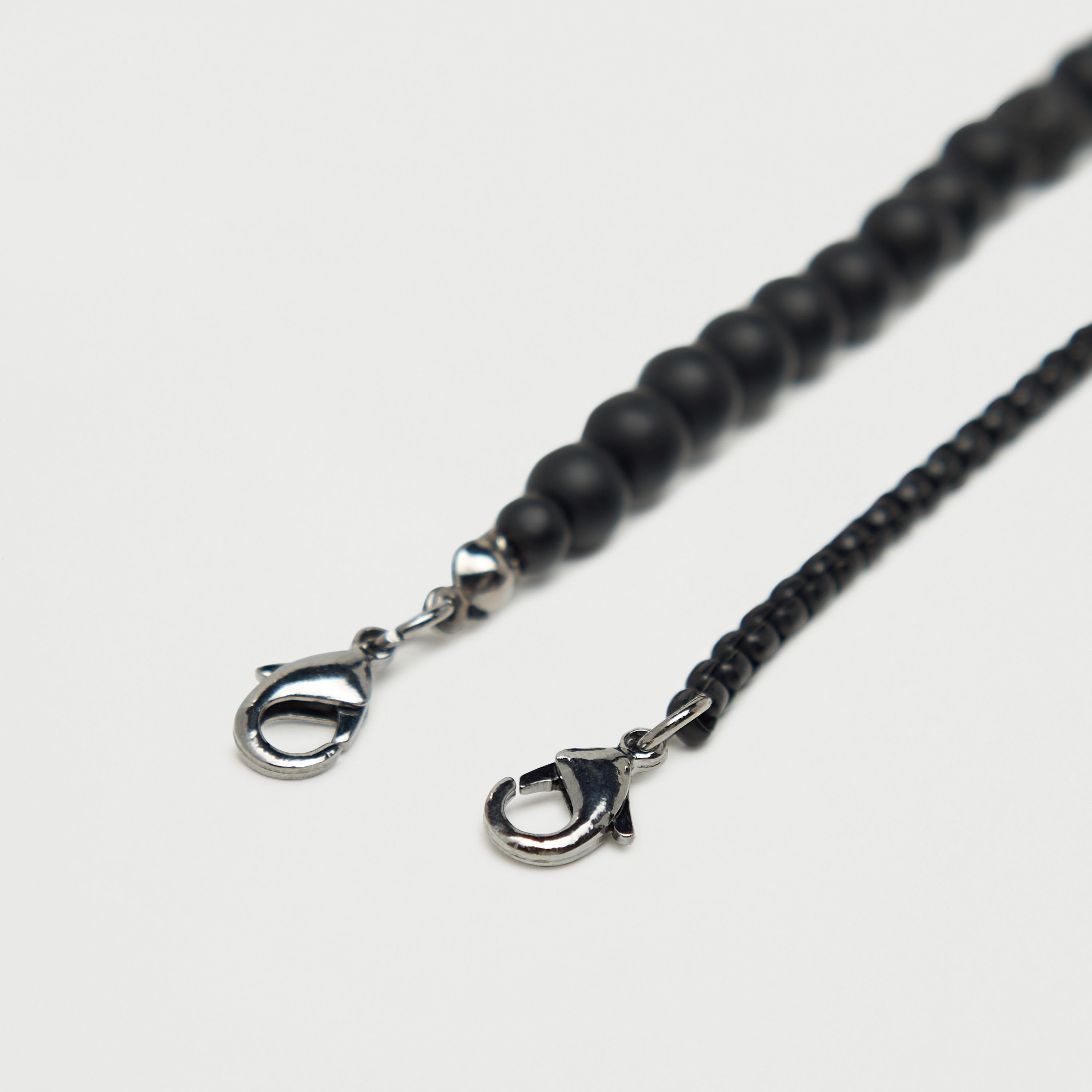عقد مزين بالخرز بمشبك إغلاق - طقم قطعتين-men-watchesandjewellery-necklacesandpendants-image-4