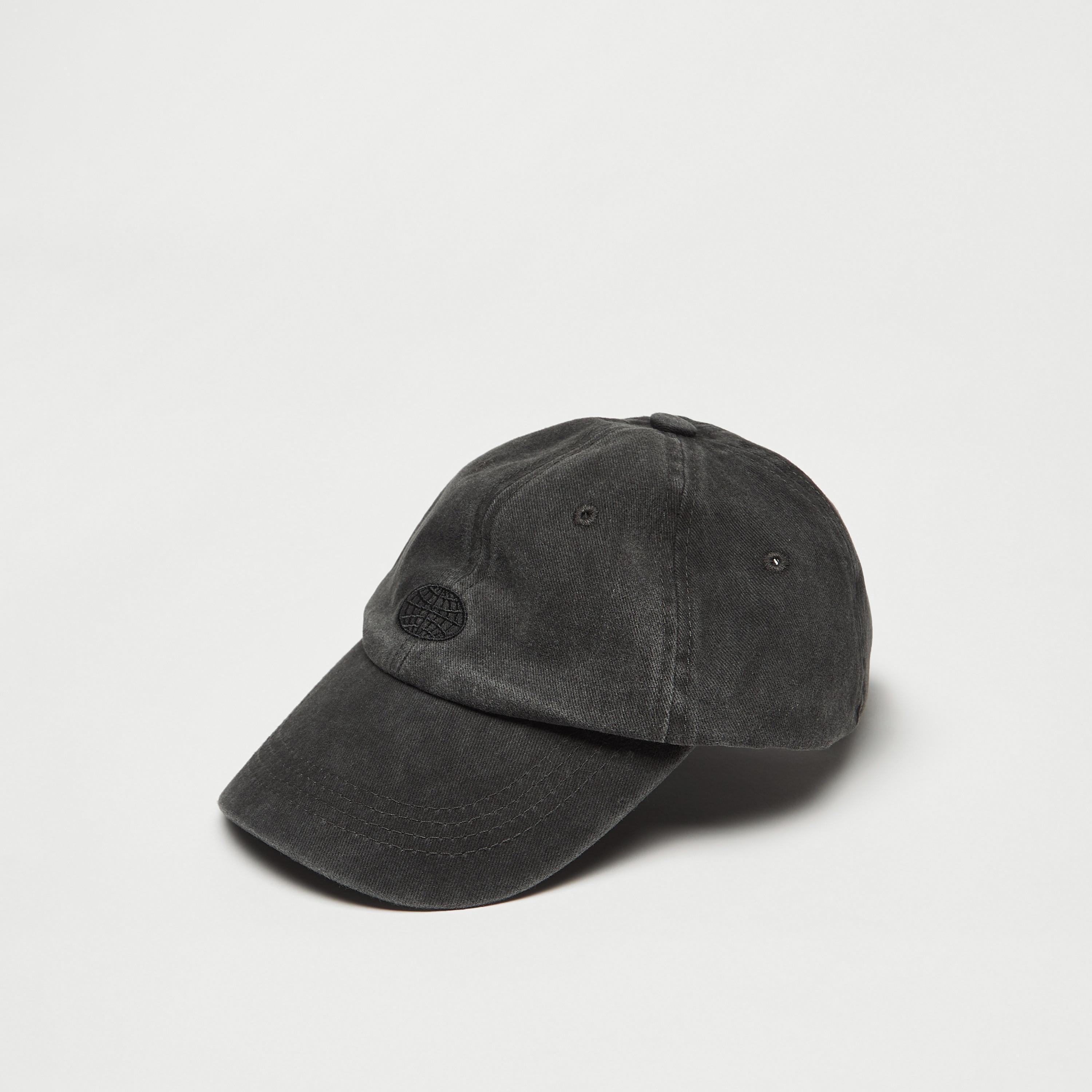كاب مزين بحزام خلفي بإبزيم-men-caps-image-1