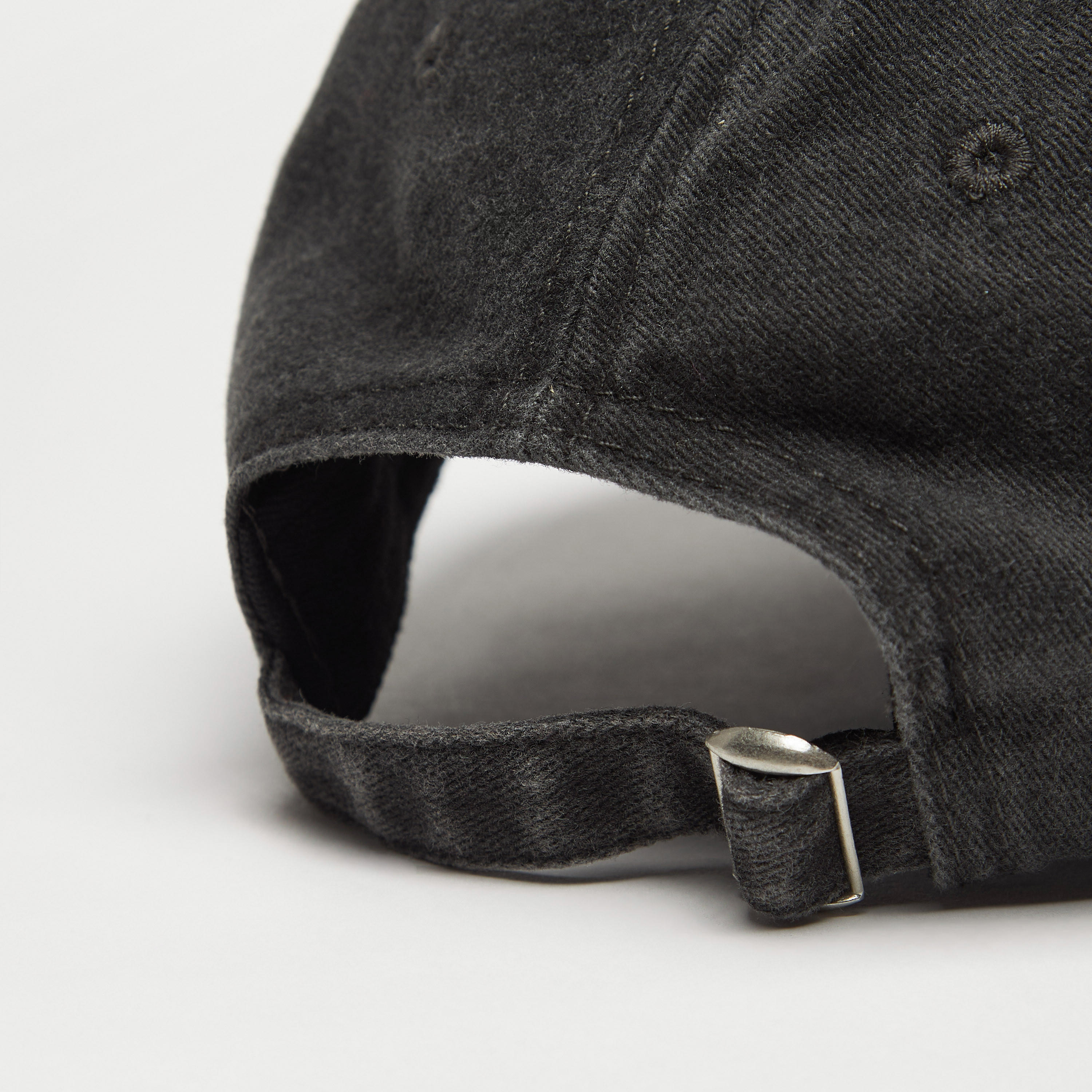 كاب مزين بحزام خلفي بإبزيم-men-caps-image-5
