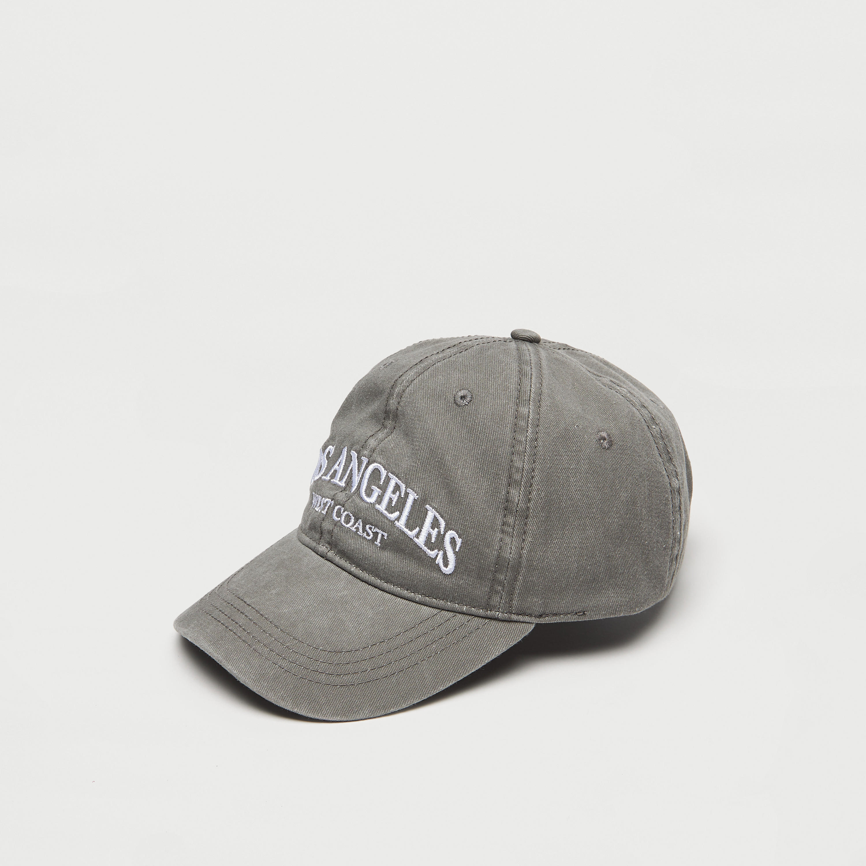 كاب مطرّز بإبزيم إغلاق-men-caps-image-1