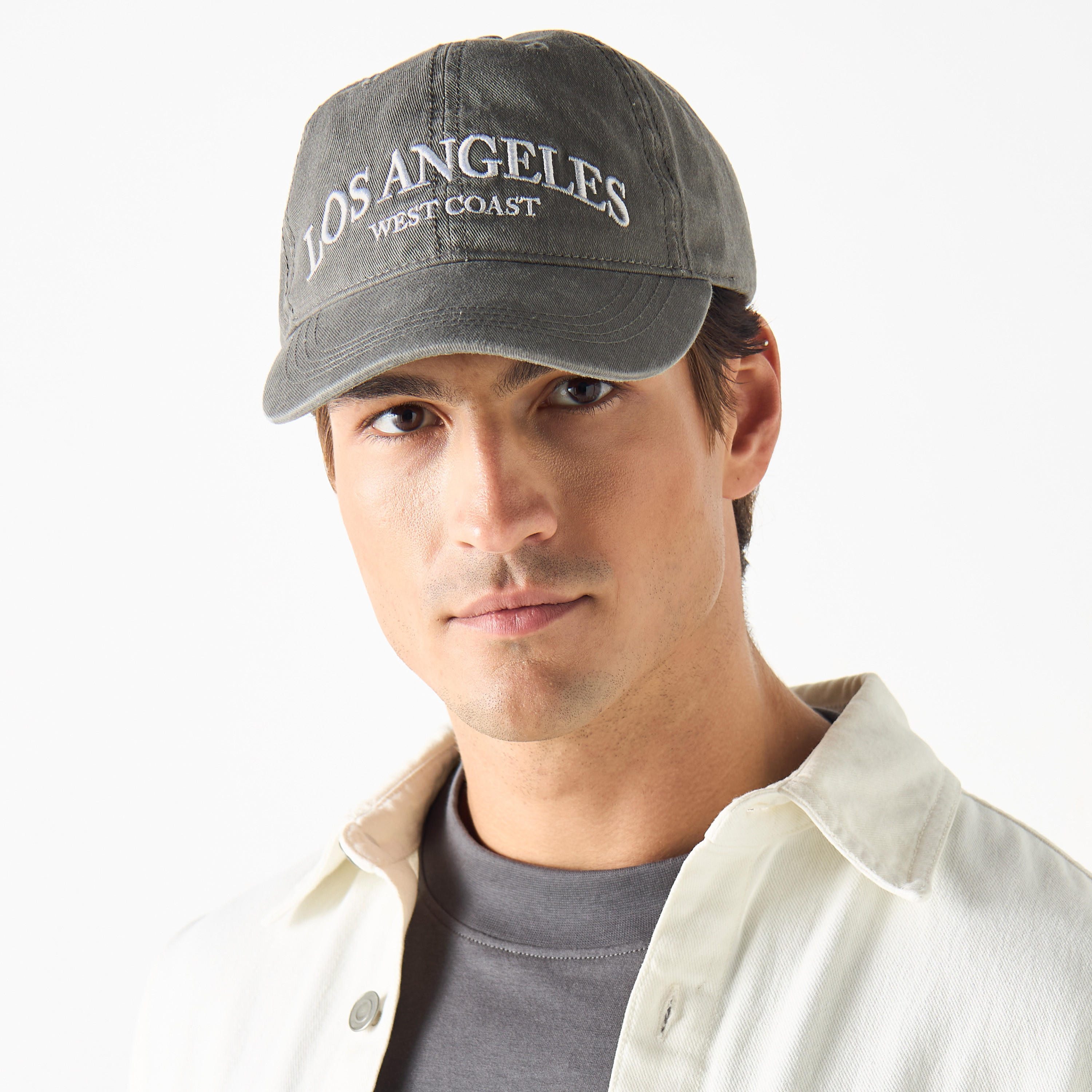 كاب مطرّز بإبزيم إغلاق-men-caps-image-2