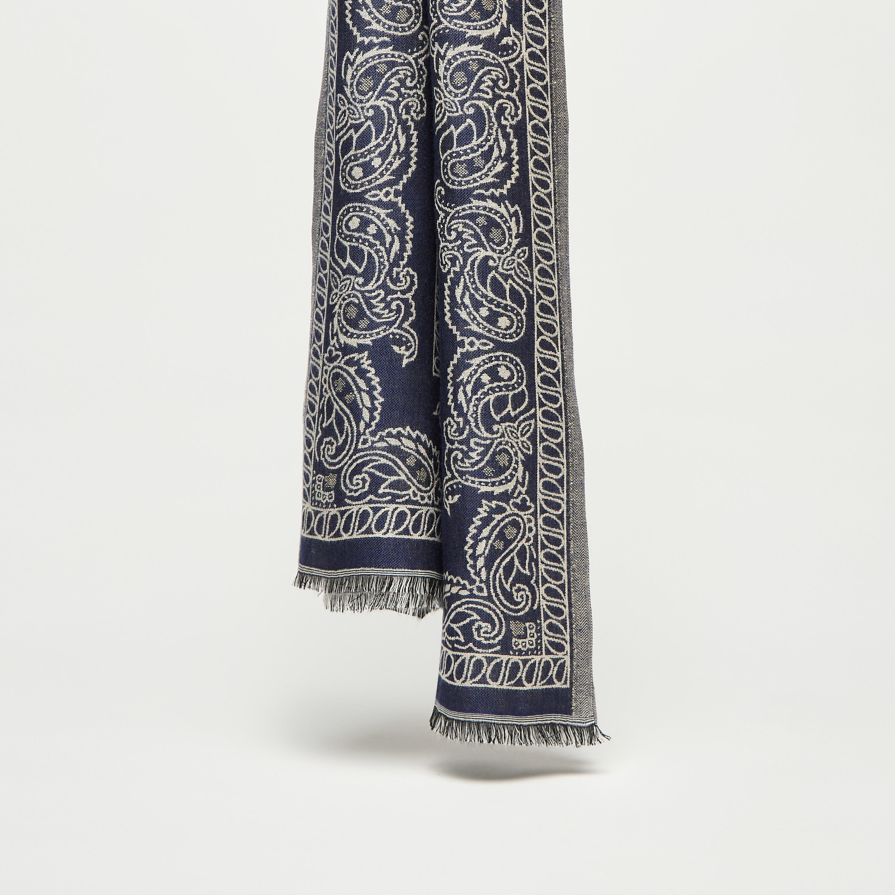 وشاح بطبعات بيزلي-men-scarvesandgloves-image-1