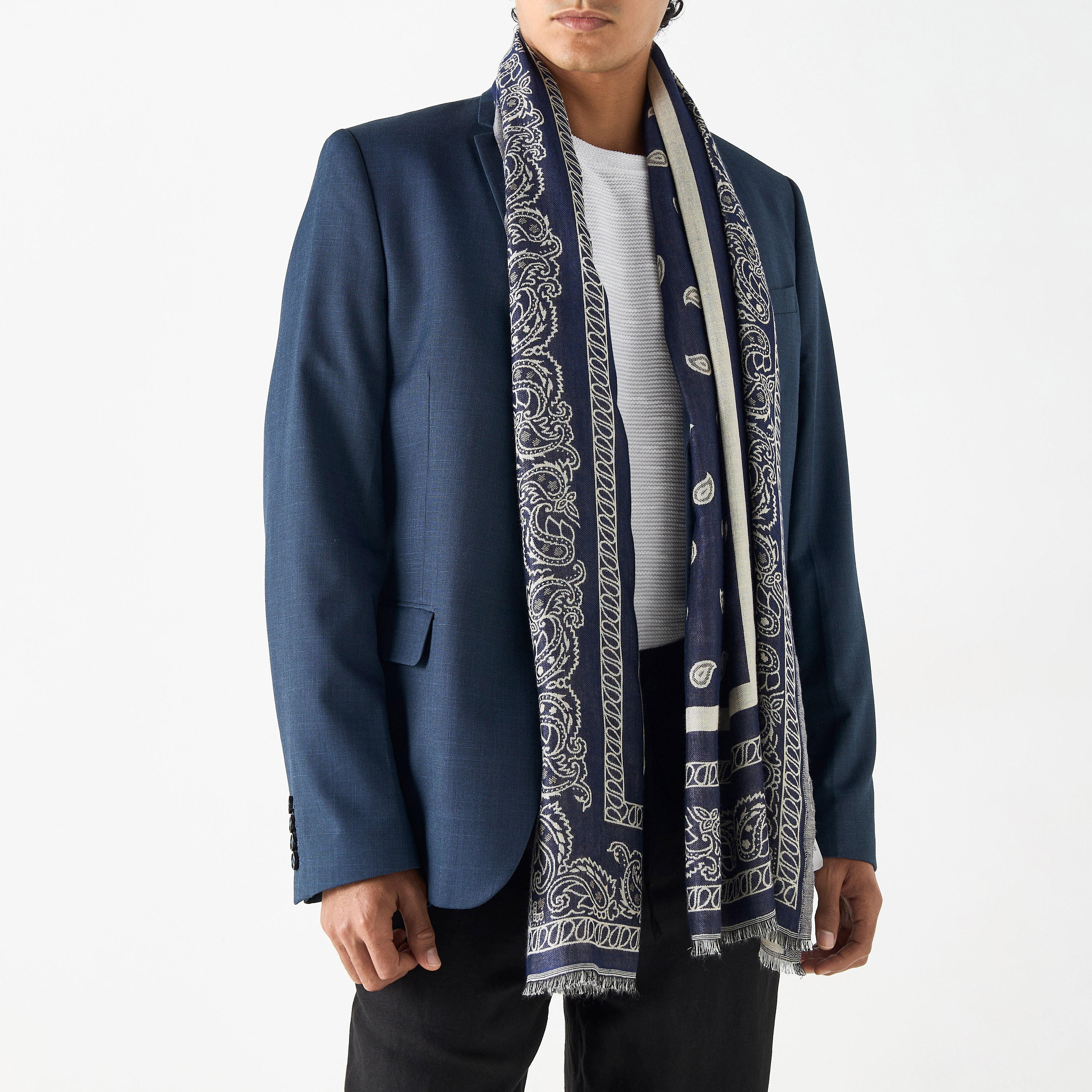 وشاح بطبعات بيزلي-men-scarvesandgloves-image-2