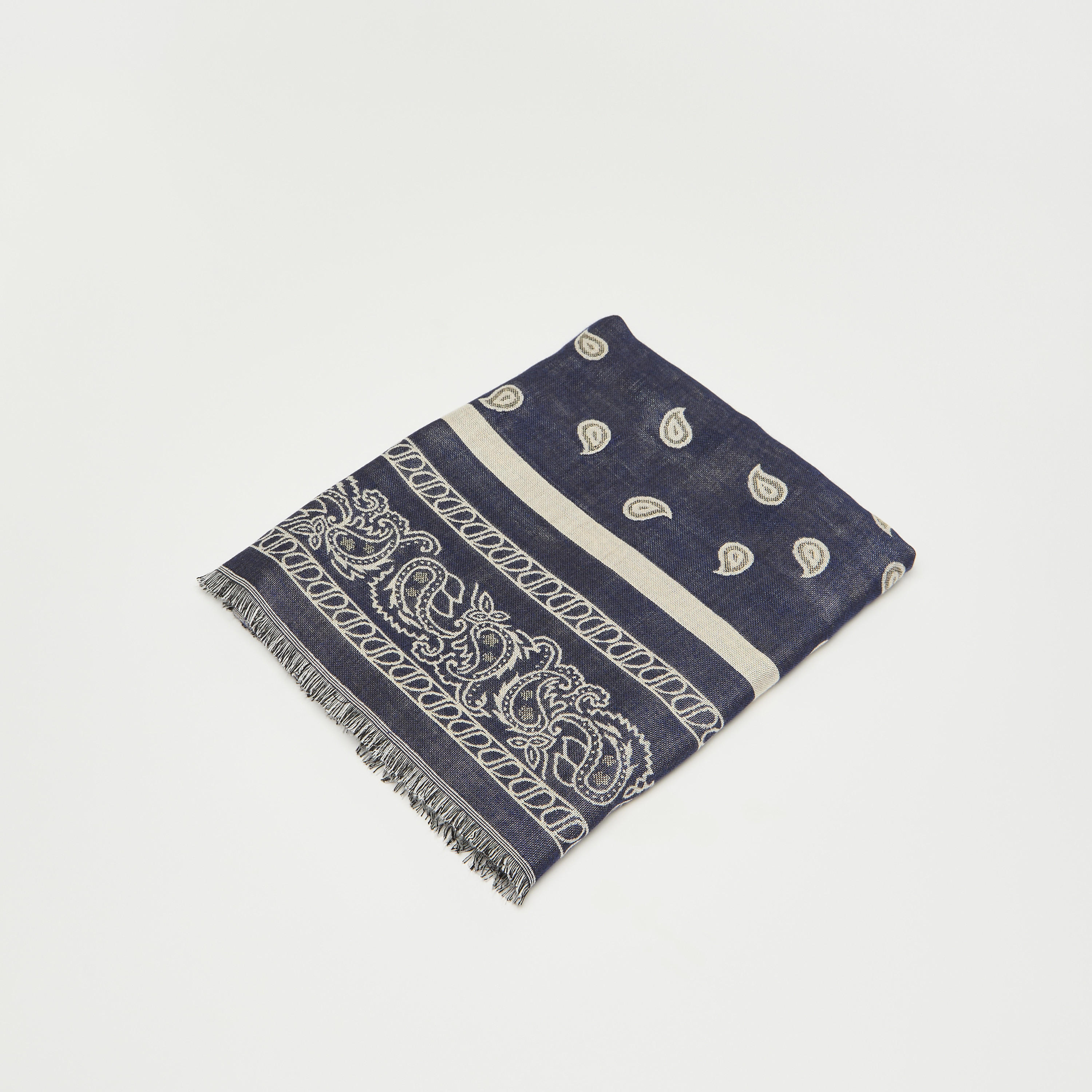 وشاح بطبعات بيزلي-men-scarvesandgloves-image-3