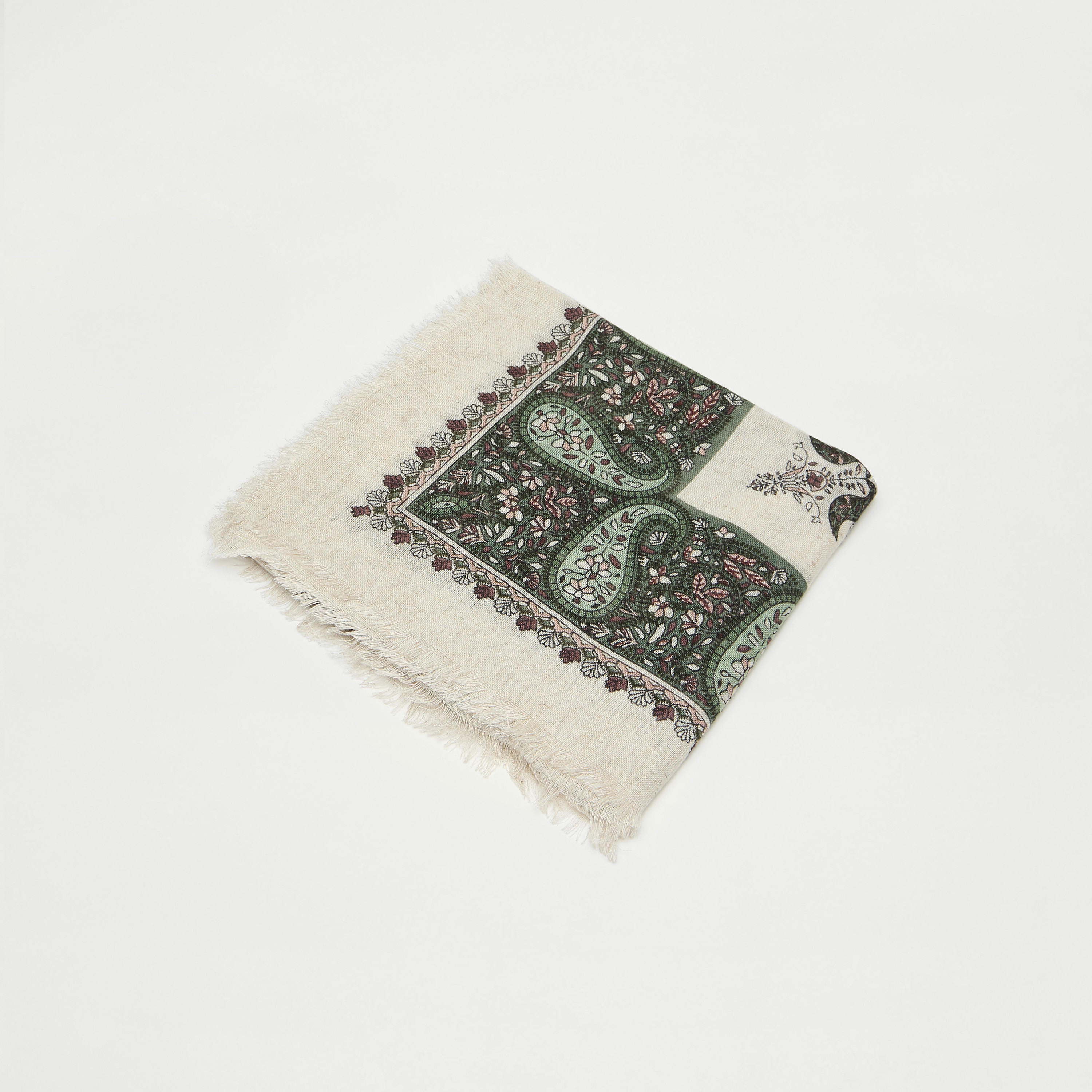 وشاح بطبعات وتفاصيل شراشيب-men-scarvesandgloves-image-3