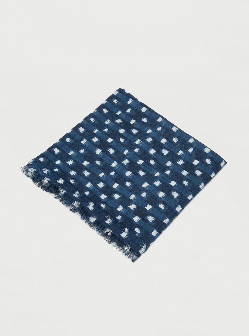وشاح بطبعات وحواف شراشيب-men-scarvesandgloves-image-3