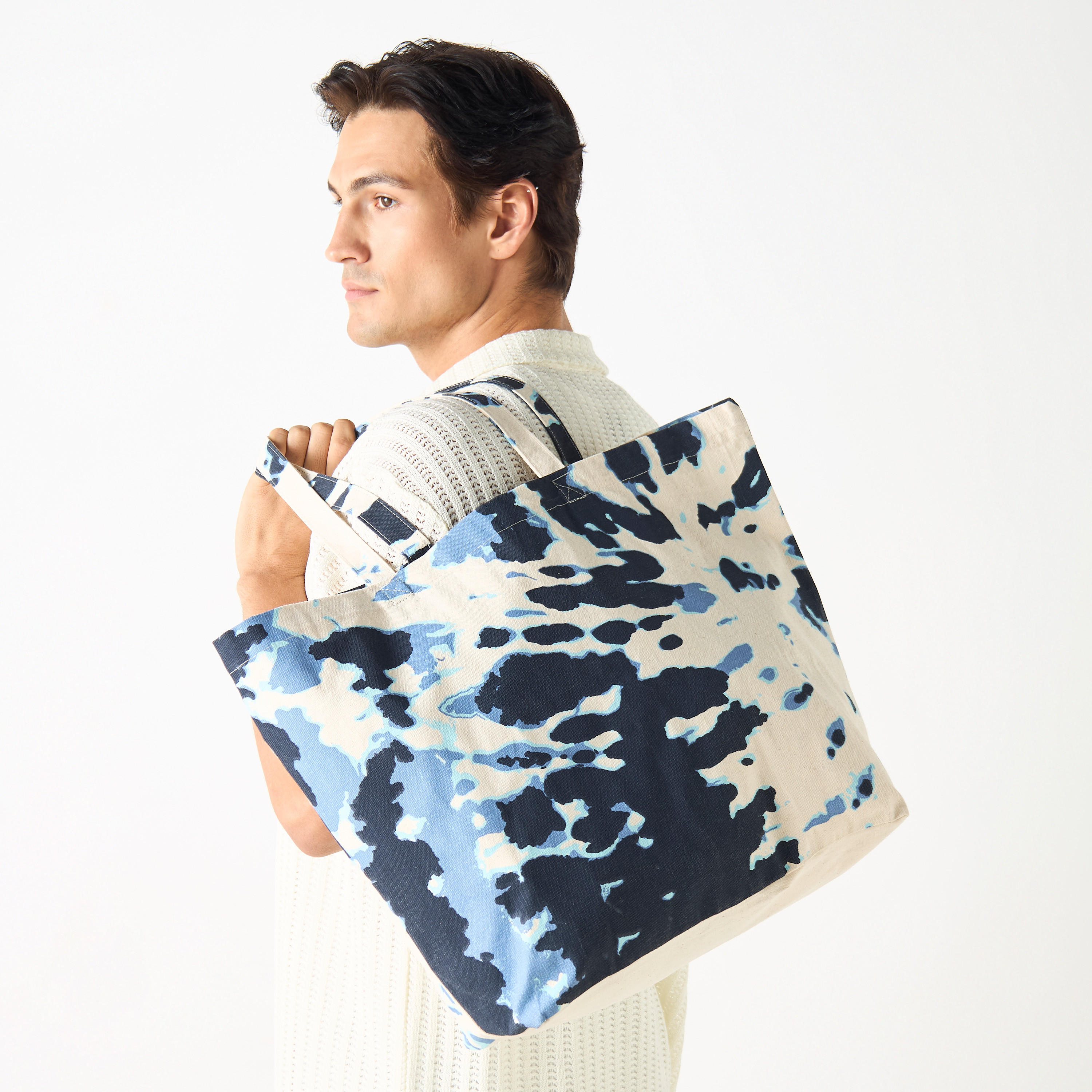 شنطة تسوق بمقبض مزدوج وطبعات-men-bags-image-2