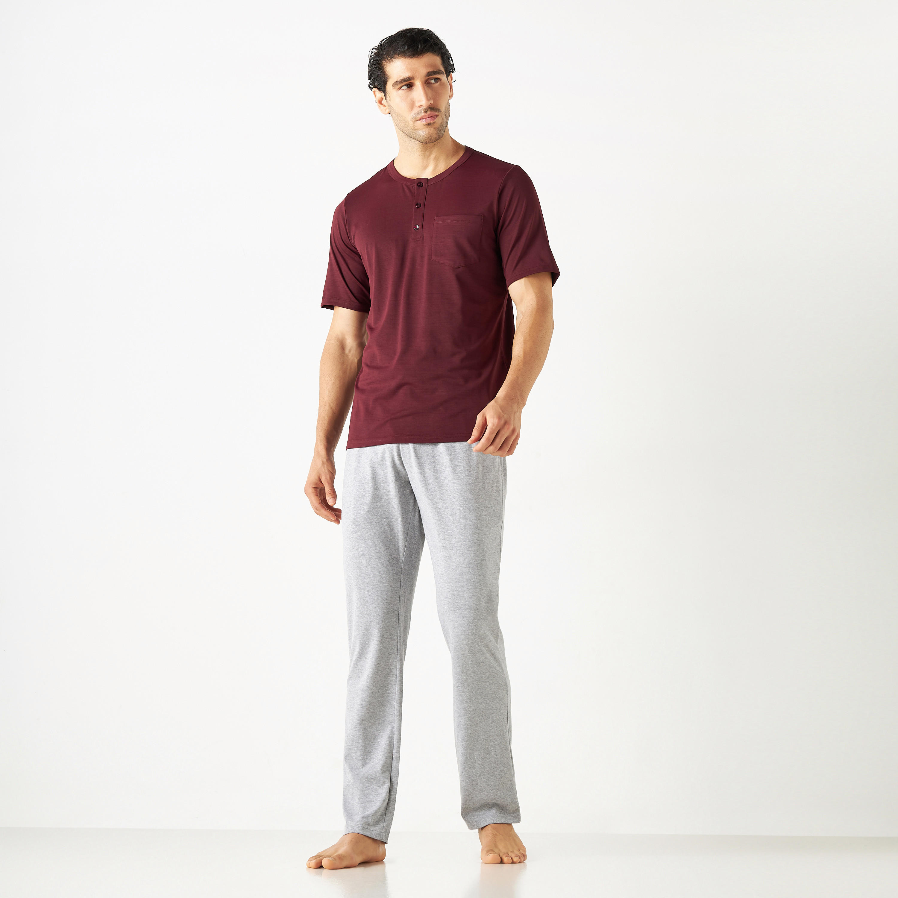 طقم بنطلون بيجاما وتيشيرت بياقة هينلي-men-clothing-nightwear-sets-image-5