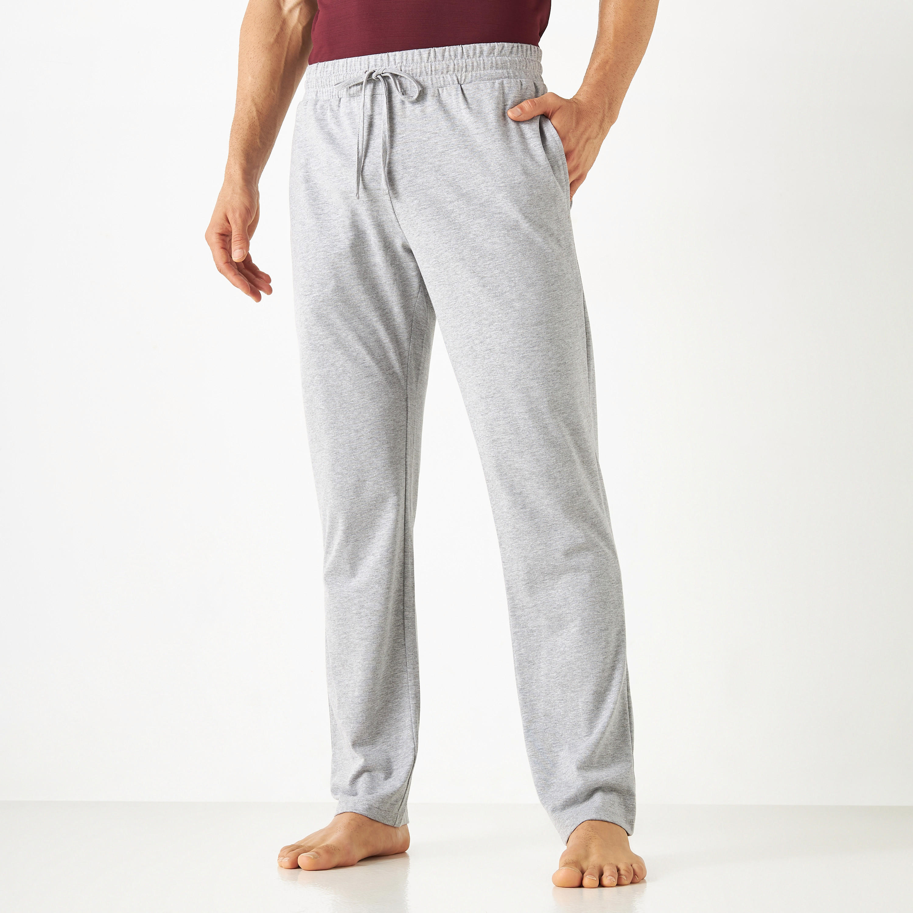 طقم بنطلون بيجاما وتيشيرت بياقة هينلي-men-clothing-nightwear-sets-image-3