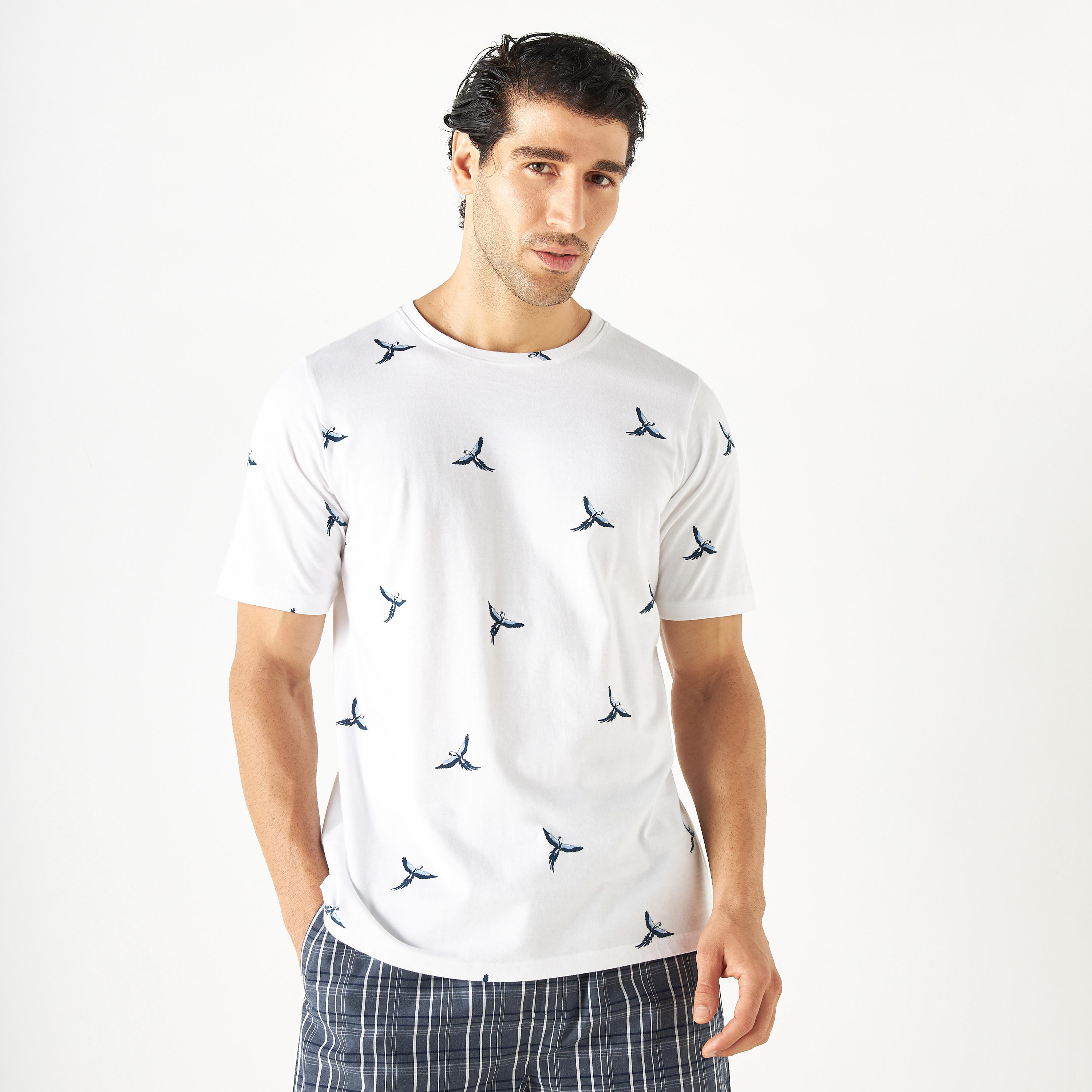 طقم شورت كاروهات وتيشيرت بطبعات طائر-men-clothing-nightwear-sets-image-2