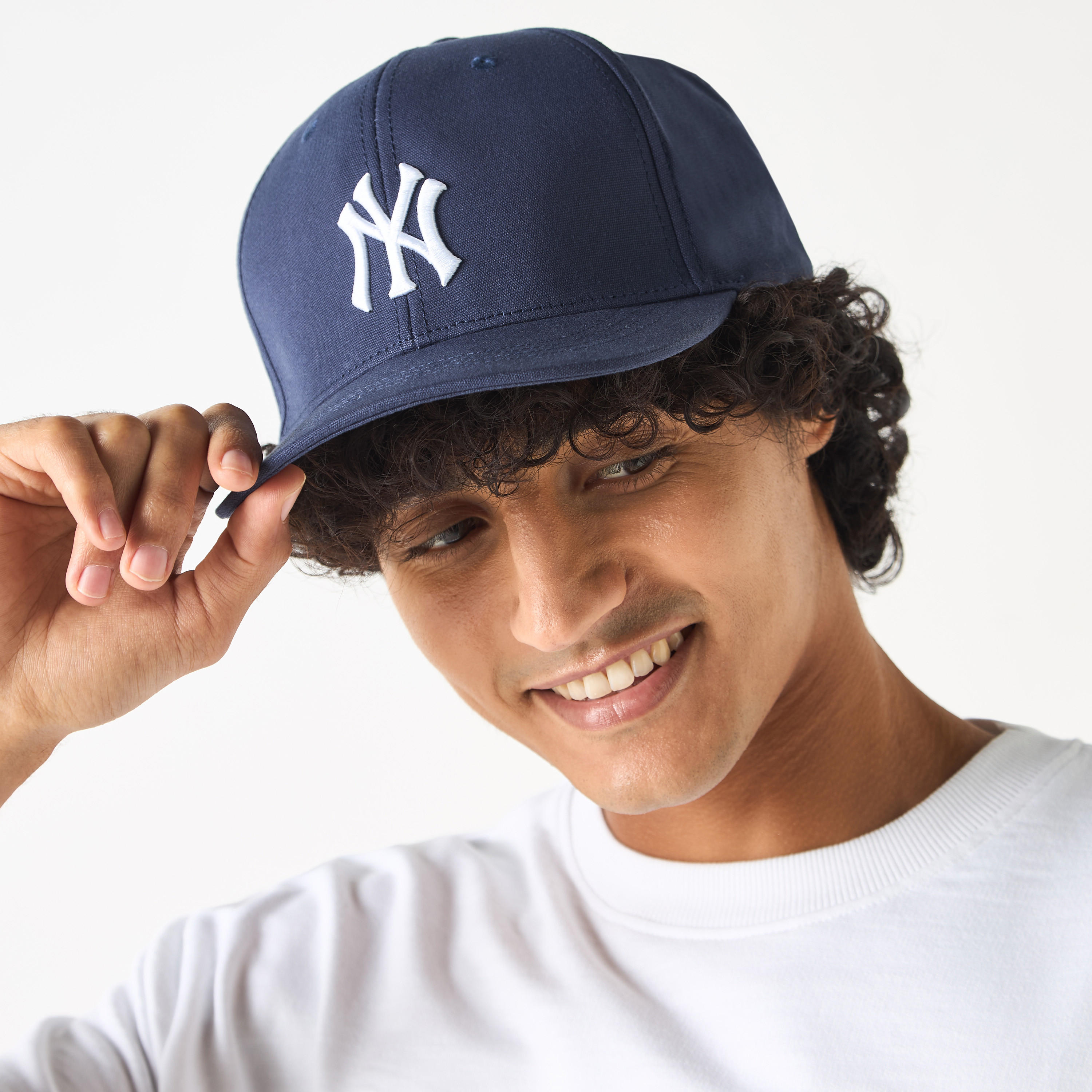 كاب مطرّز بِحزام بإبزيم إغلاق-men-caps-image-4