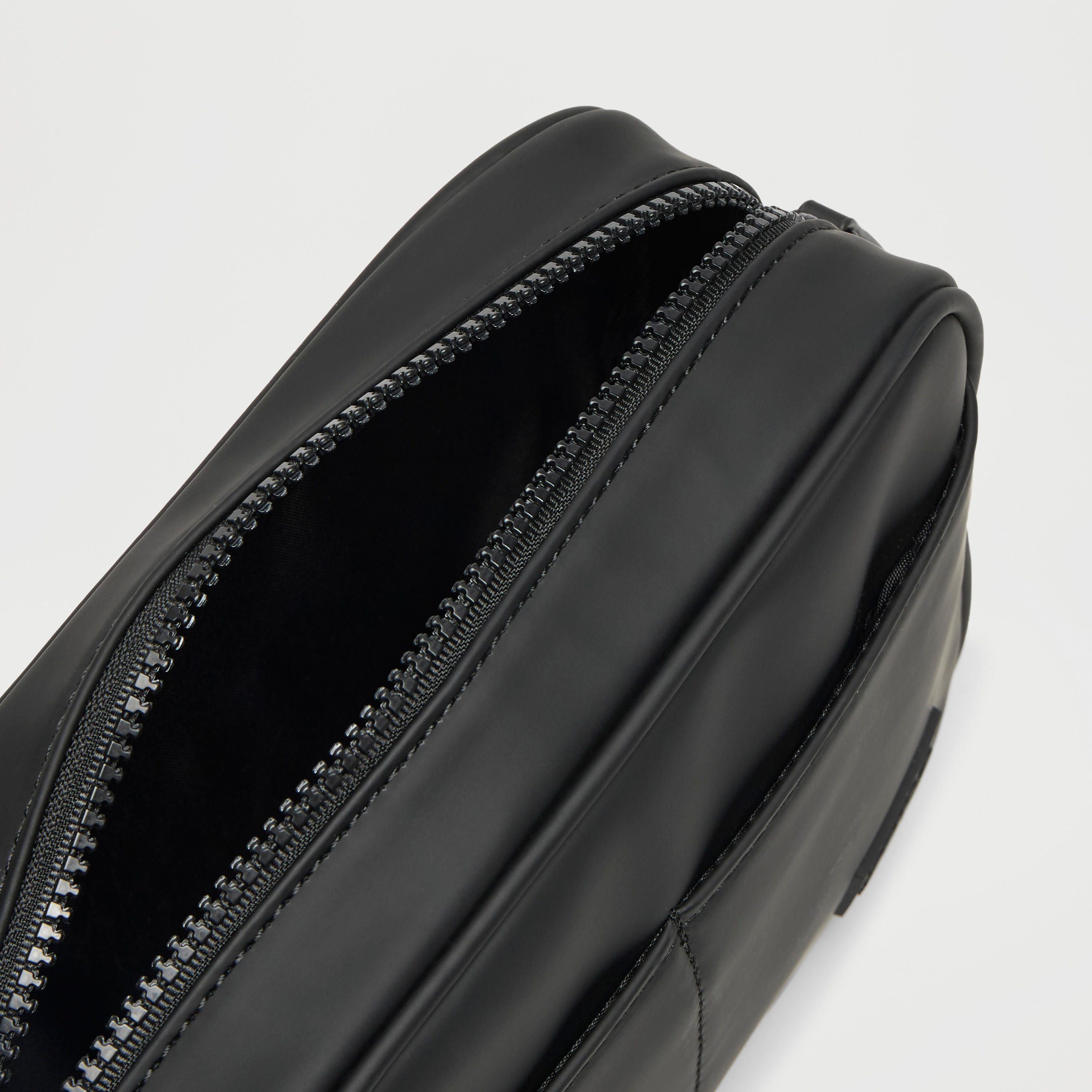 شنطة صغيرة سادة بحزام قابل للتعديل-men-bags-image-1